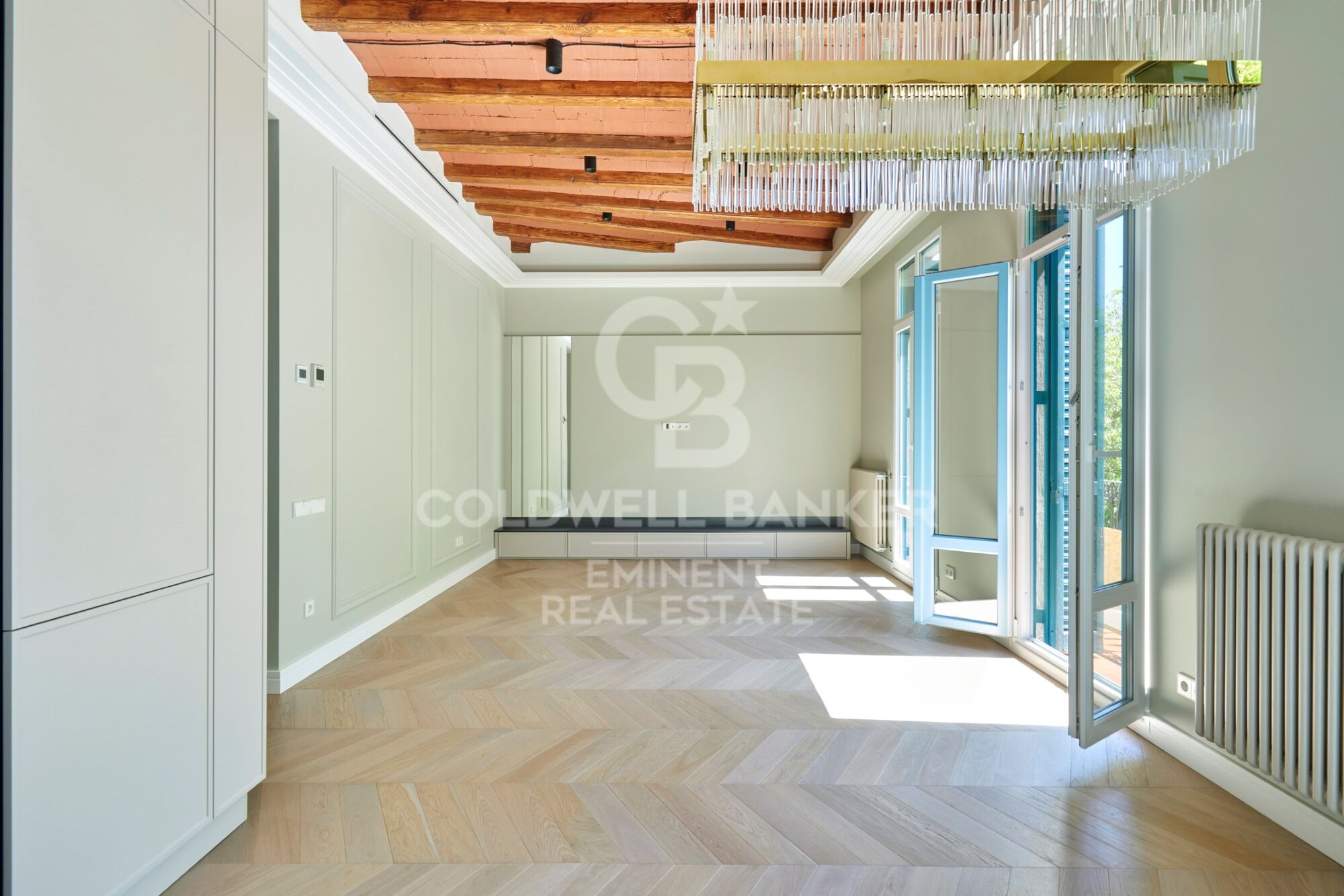Designwohnung in einem Regalen Gebäude im Eixample mit Komplettsanierung und Blick auf den Passeig de Sant Joan