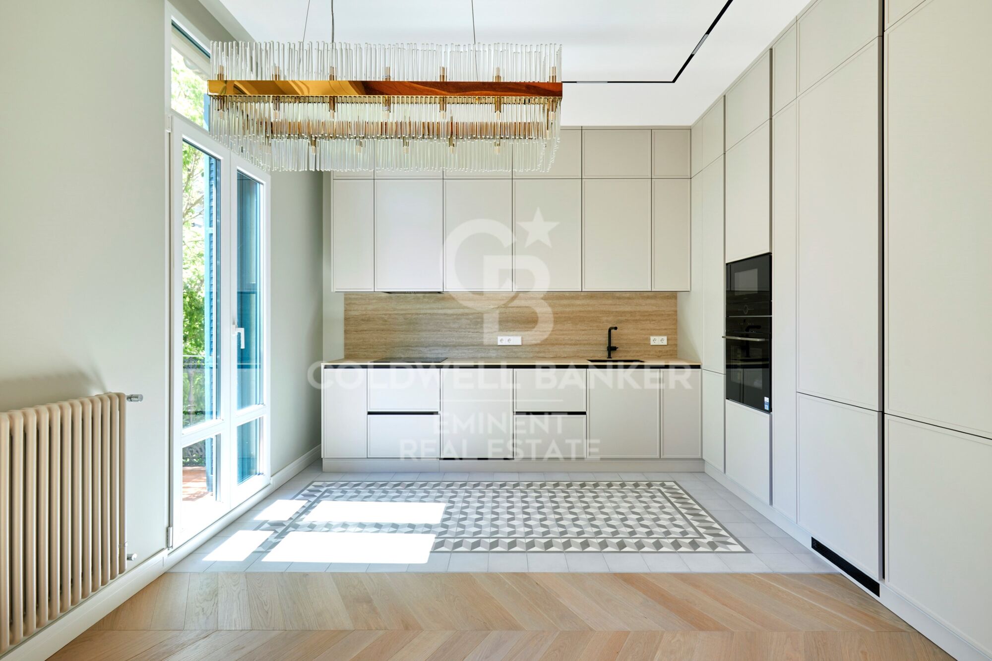 Designwohnung in einem Regalen Gebäude im Eixample mit Komplettsanierung und Blick auf den Passeig de Sant Joan