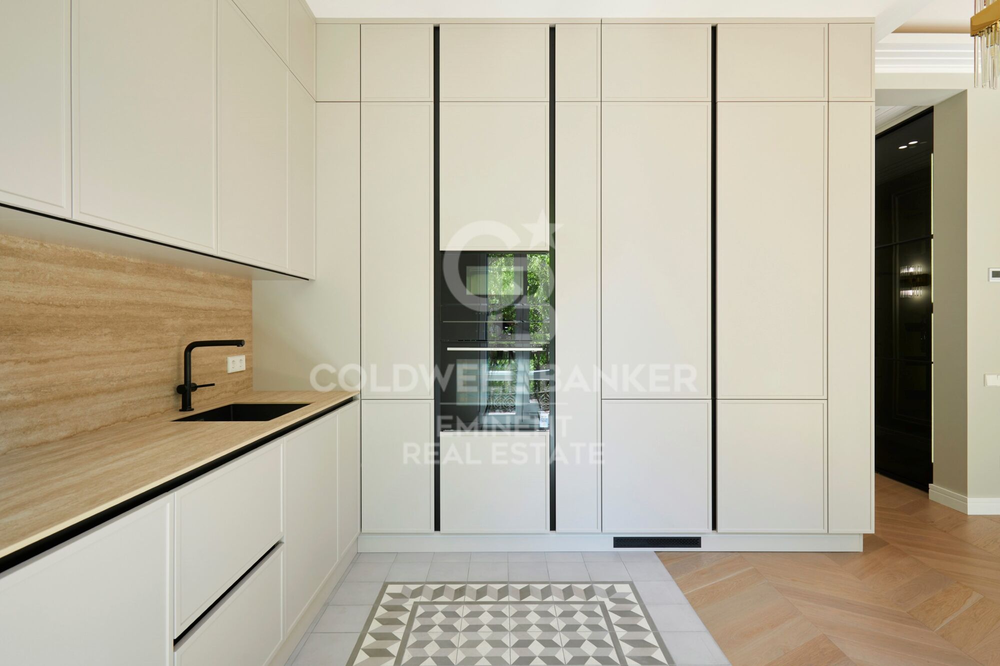 Designwohnung in einem Regalen Gebäude im Eixample mit Komplettsanierung und Blick auf den Passeig de Sant Joan
