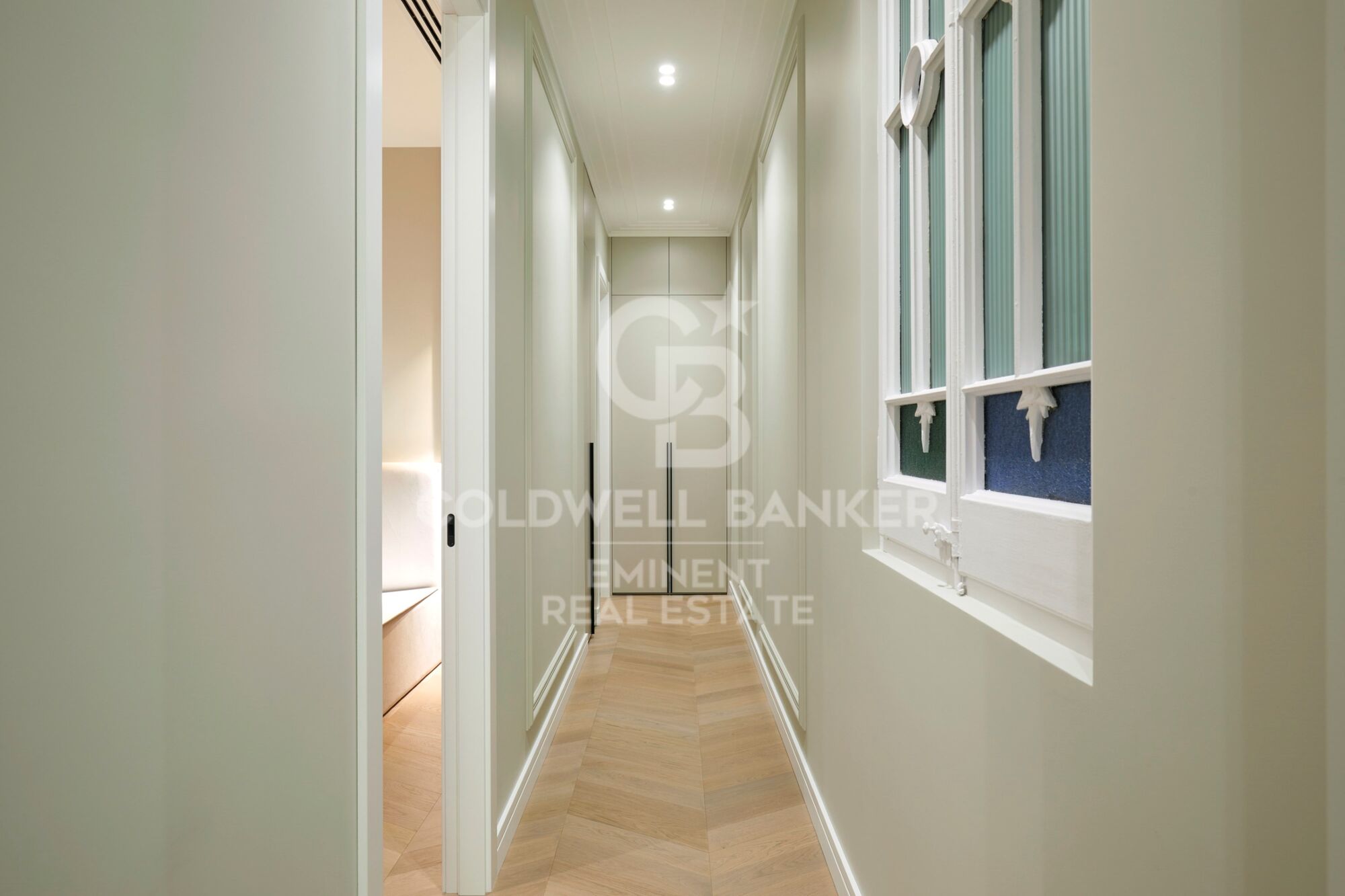 Designwohnung in einem Regalen Gebäude im Eixample mit Komplettsanierung und Blick auf den Passeig de Sant Joan
