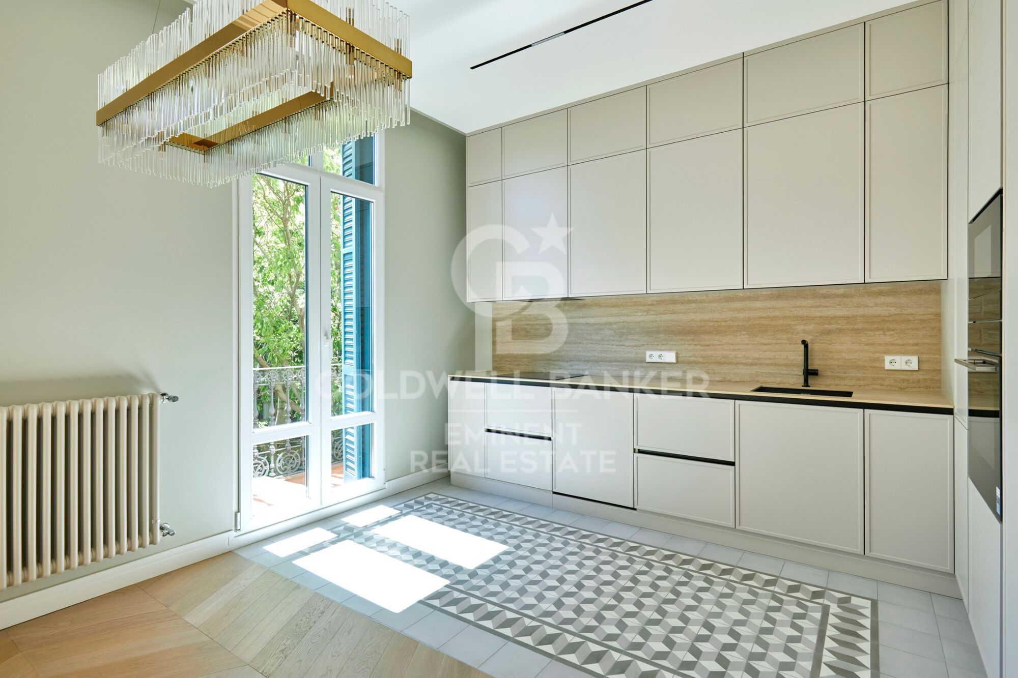 Piso de Diseño en Finca Regia del Eixample con Reforma Integral y Vistas al Passeig de Sant Joan