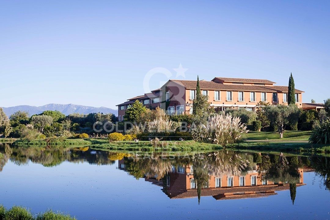 Terrain à bâtir exclusif de 2289 m² avec vue au Golf de Peralada