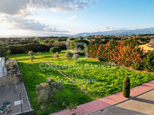 Exclusiva Parcela Urbanizable de 2289 m² con Vistas en el Golf de Peralada