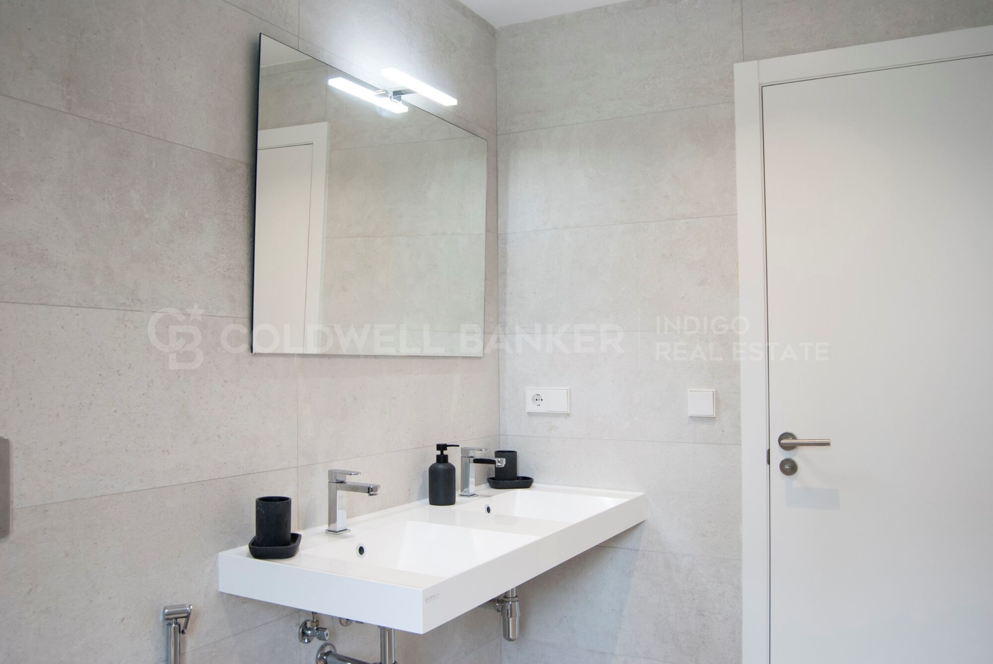 Beachfront Apartment in Canido