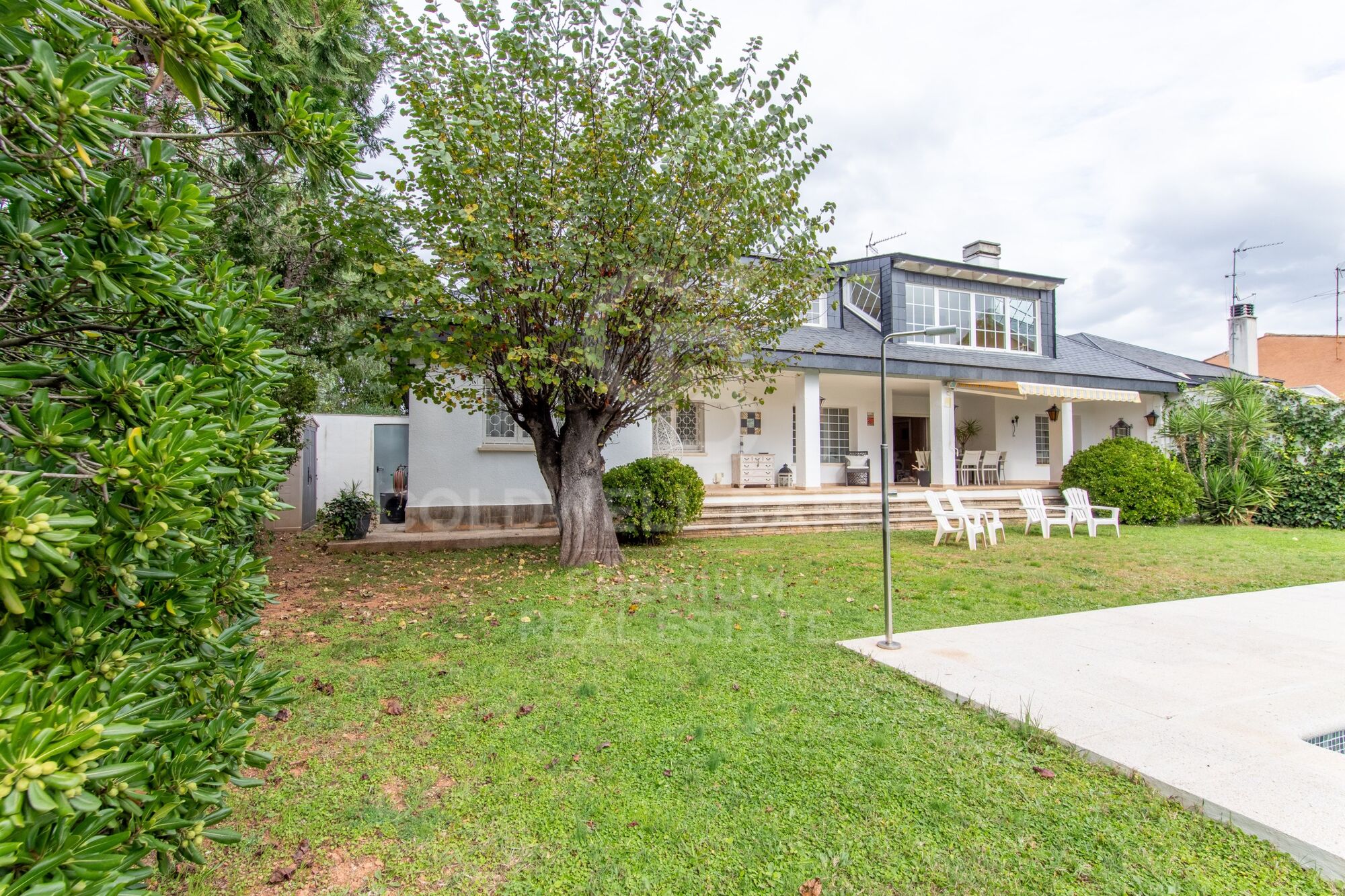 Spacious house with private garden in excellent location Valldoreix