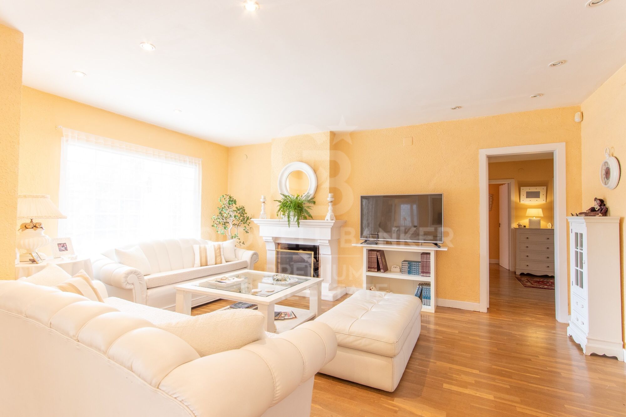 Spacious house with private garden in excellent location Valldoreix