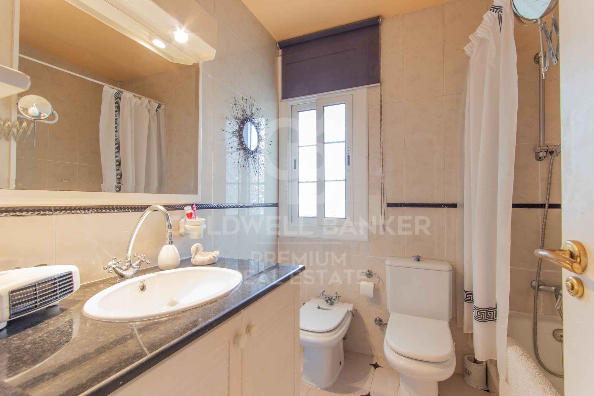 Spacious house with private garden in excellent location Valldoreix