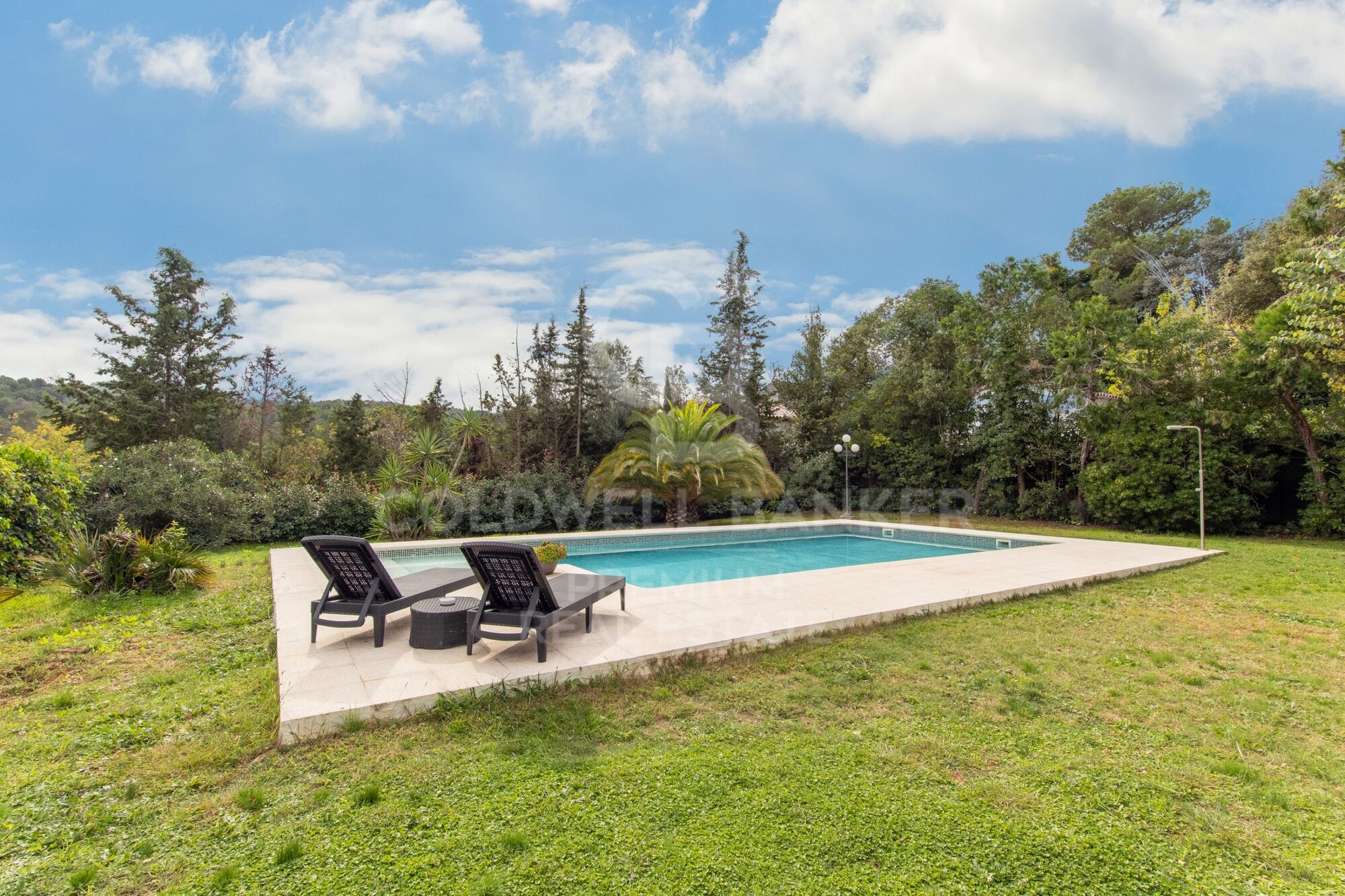 Spacious house with private garden in excellent location Valldoreix