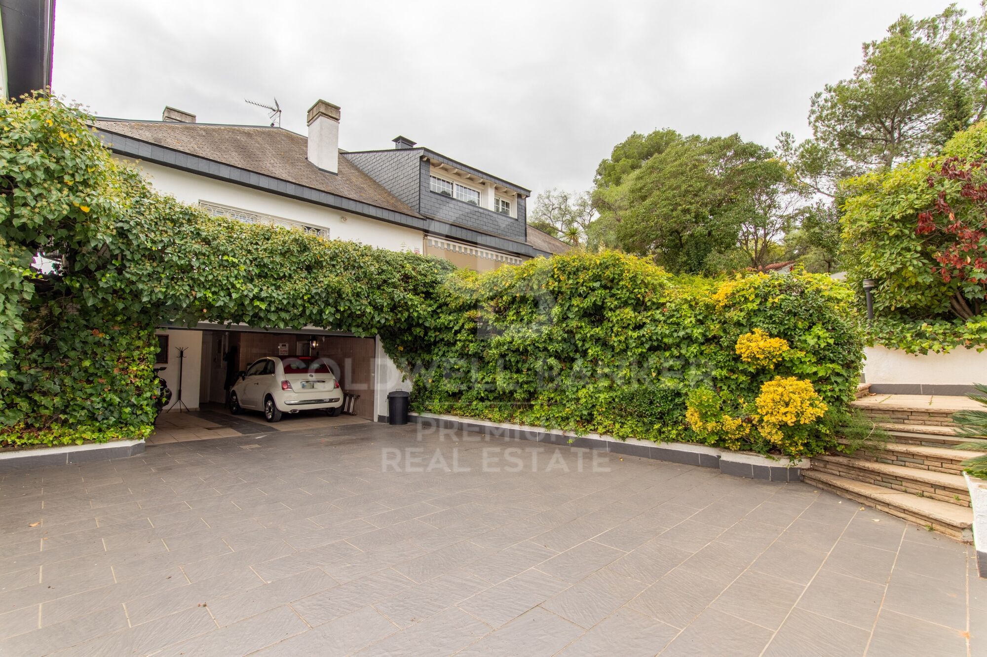 Spacious house with private garden in excellent location Valldoreix