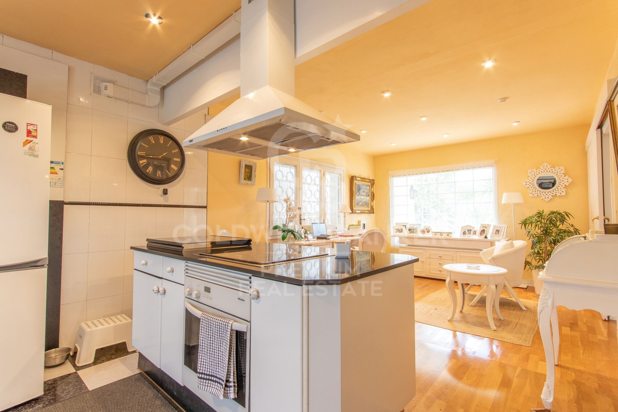 Spacious house with private garden in excellent location Valldoreix