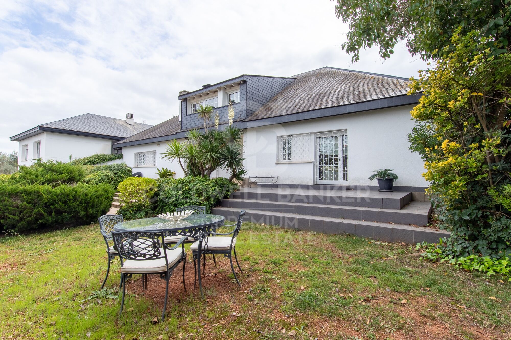 Spacious house with private garden in excellent location Valldoreix