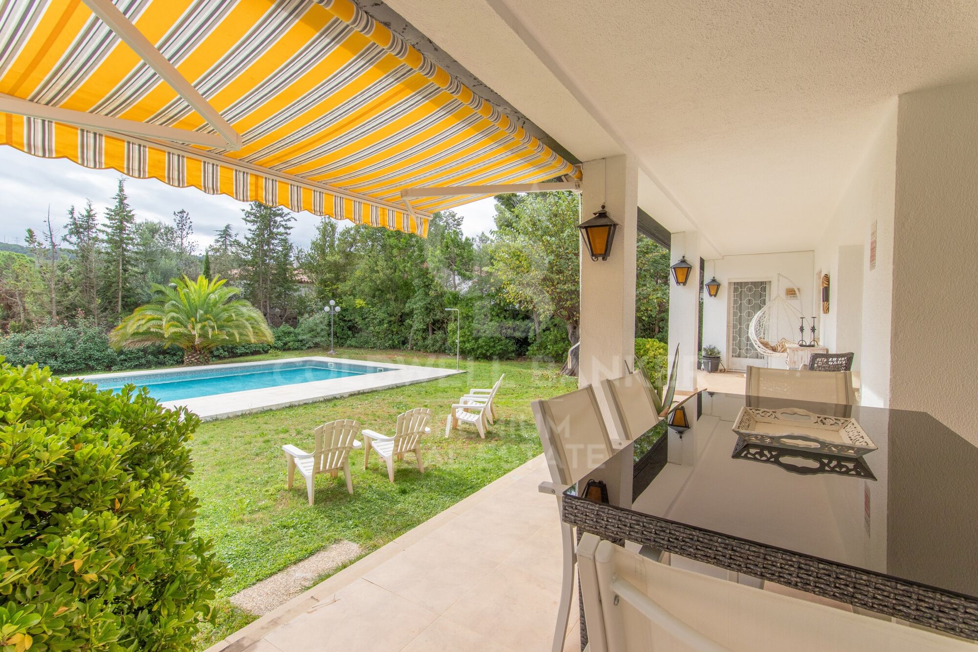 Spacious house with private garden in excellent location Valldoreix
