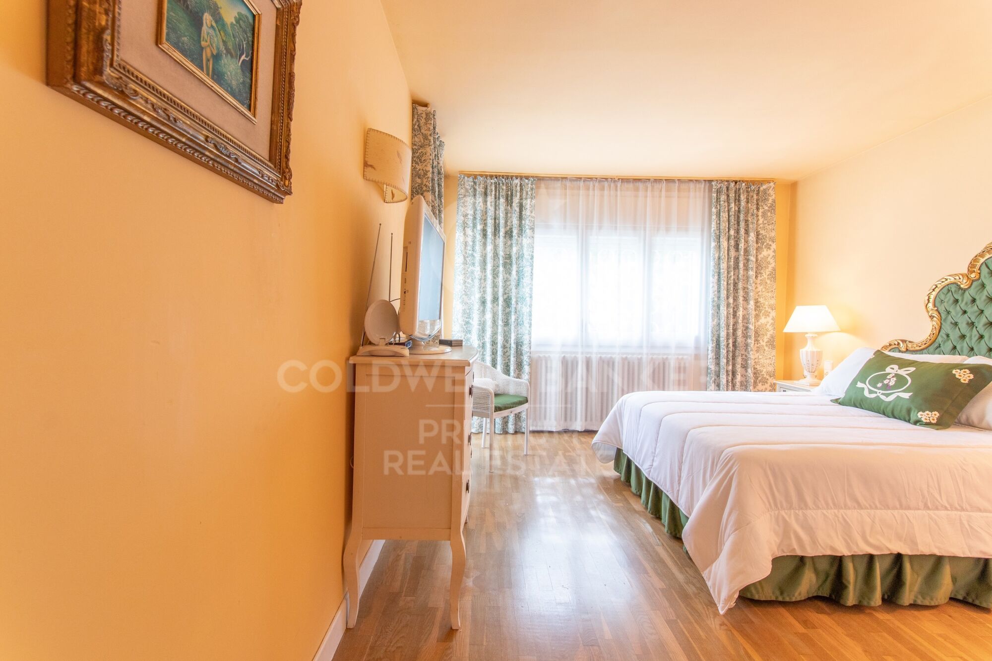 Spacious house with private garden in excellent location Valldoreix