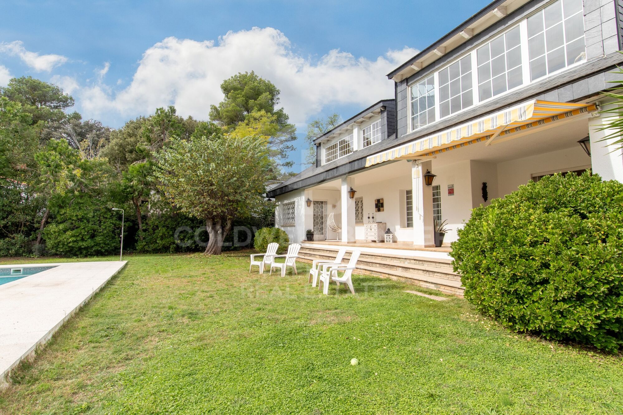 Spacious house with private garden in excellent location Valldoreix