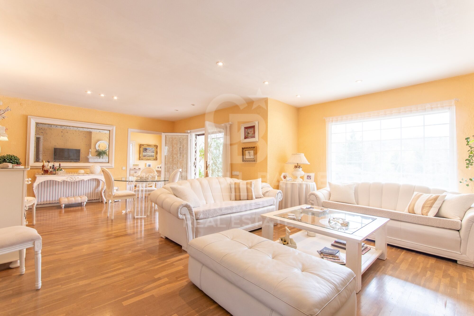 Spacious house with private garden in excellent location Valldoreix