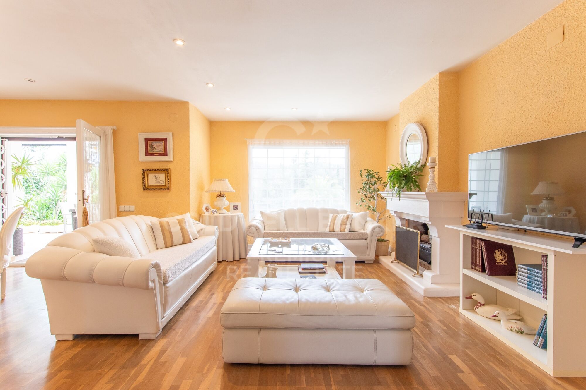 Spacious house with private garden in excellent location Valldoreix