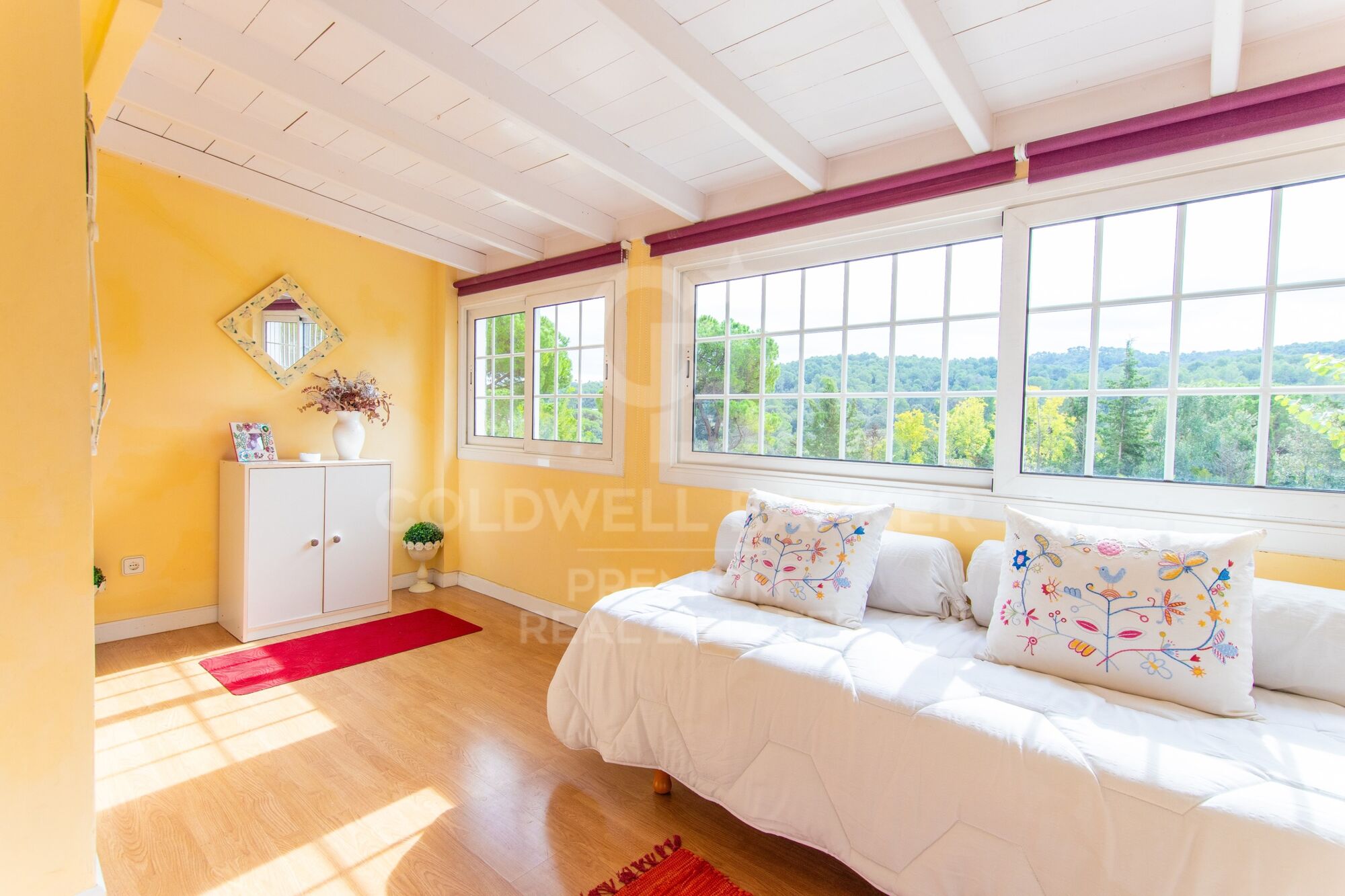 Spacious house with private garden in excellent location Valldoreix