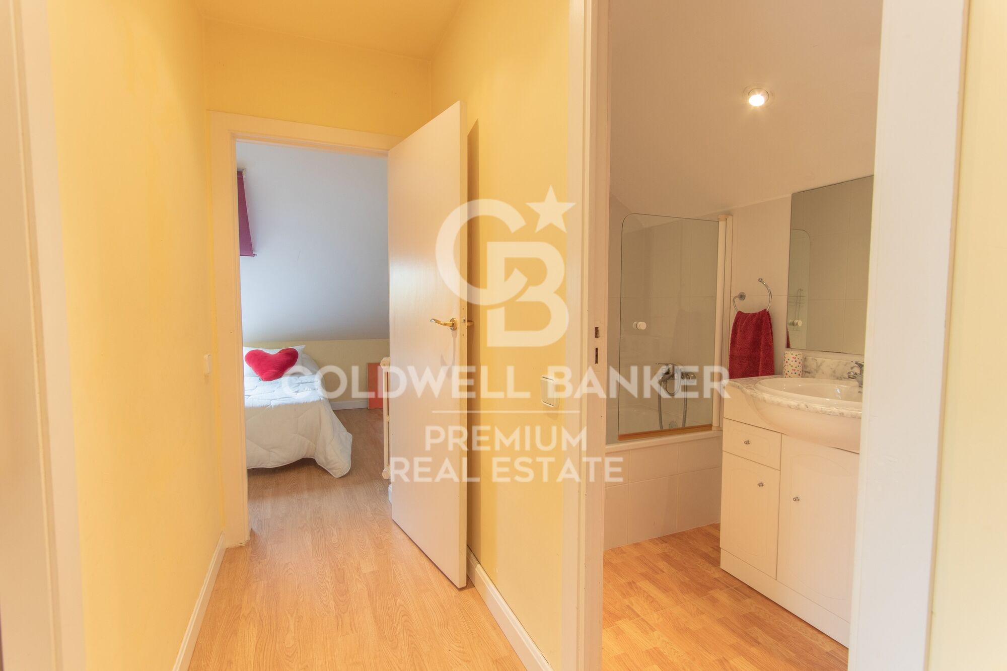 Spacious house with private garden in excellent location Valldoreix