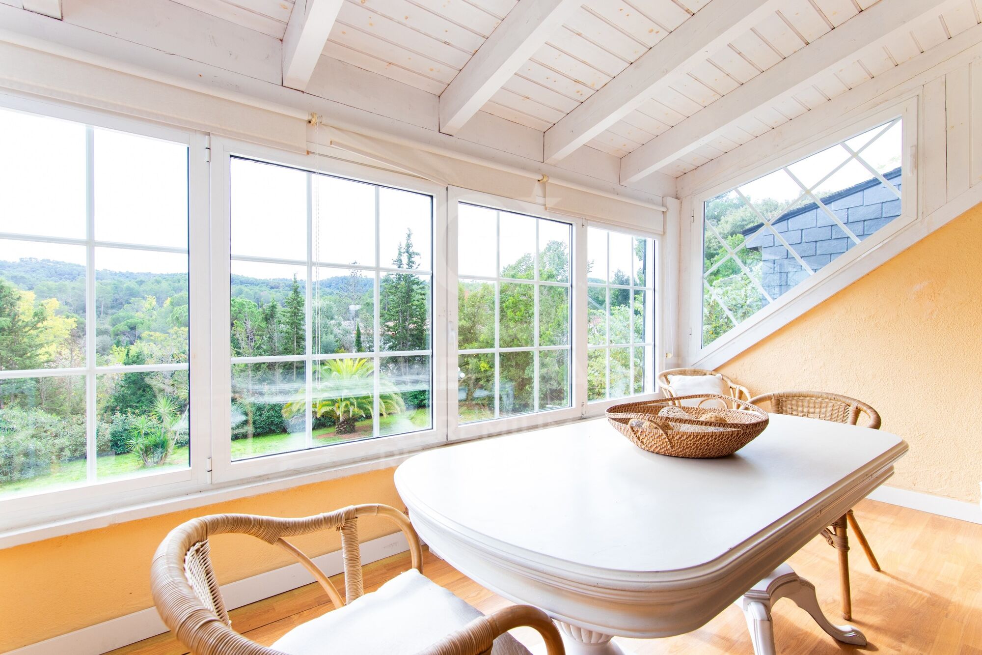 Spacious house with private garden in excellent location Valldoreix