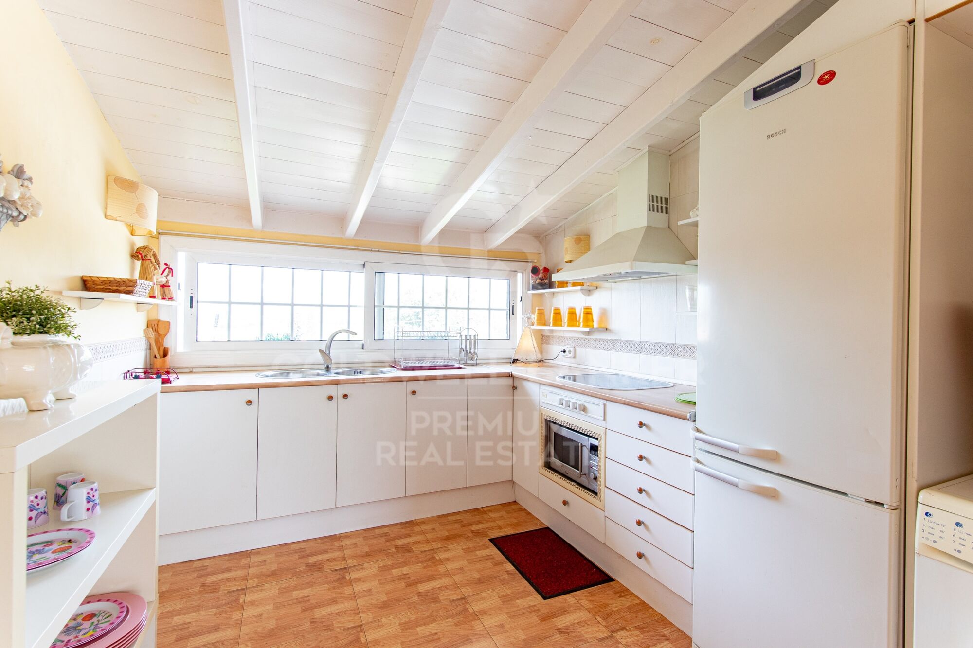 Spacious house with private garden in excellent location Valldoreix