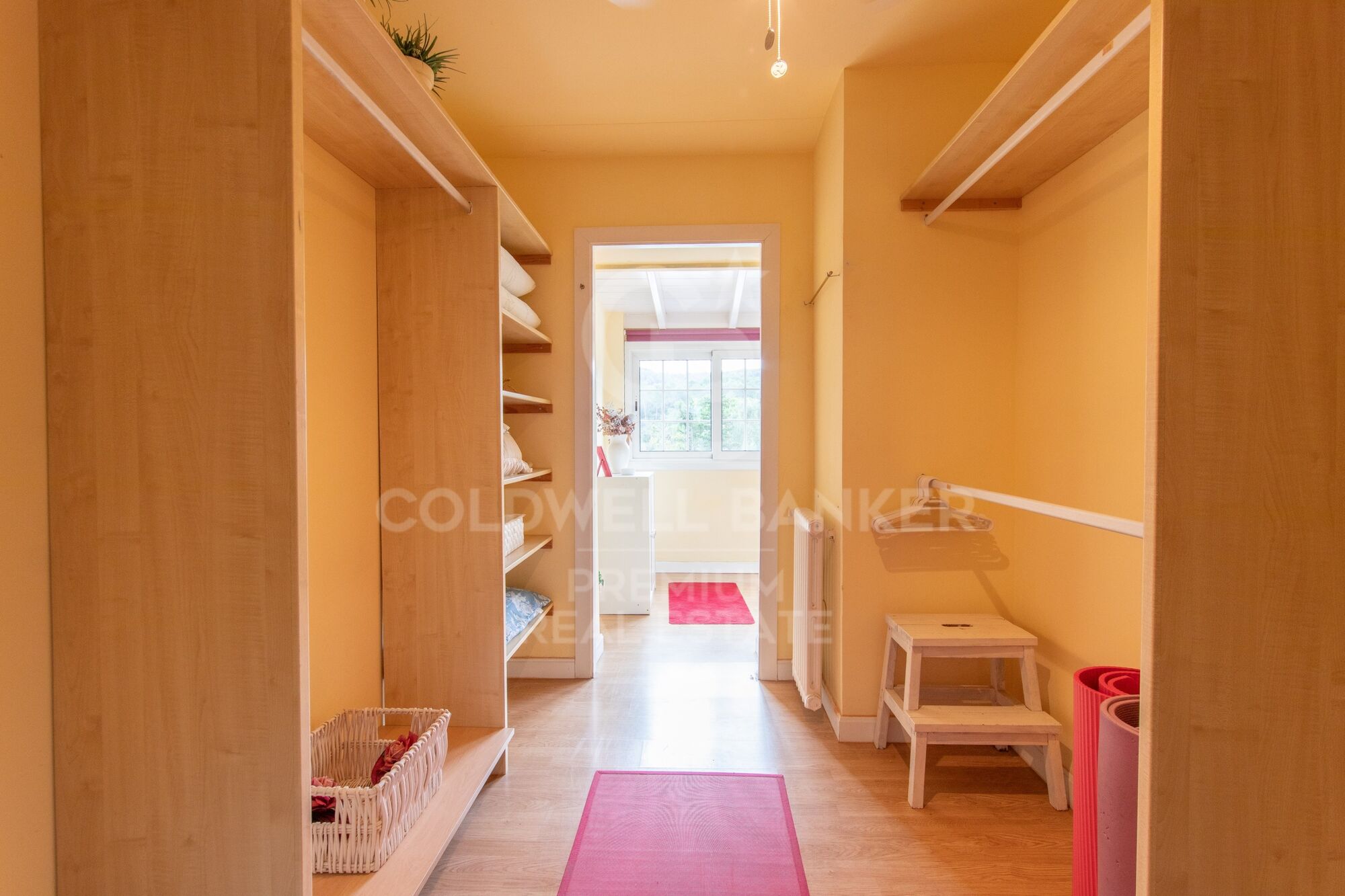 Spacious house with private garden in excellent location Valldoreix