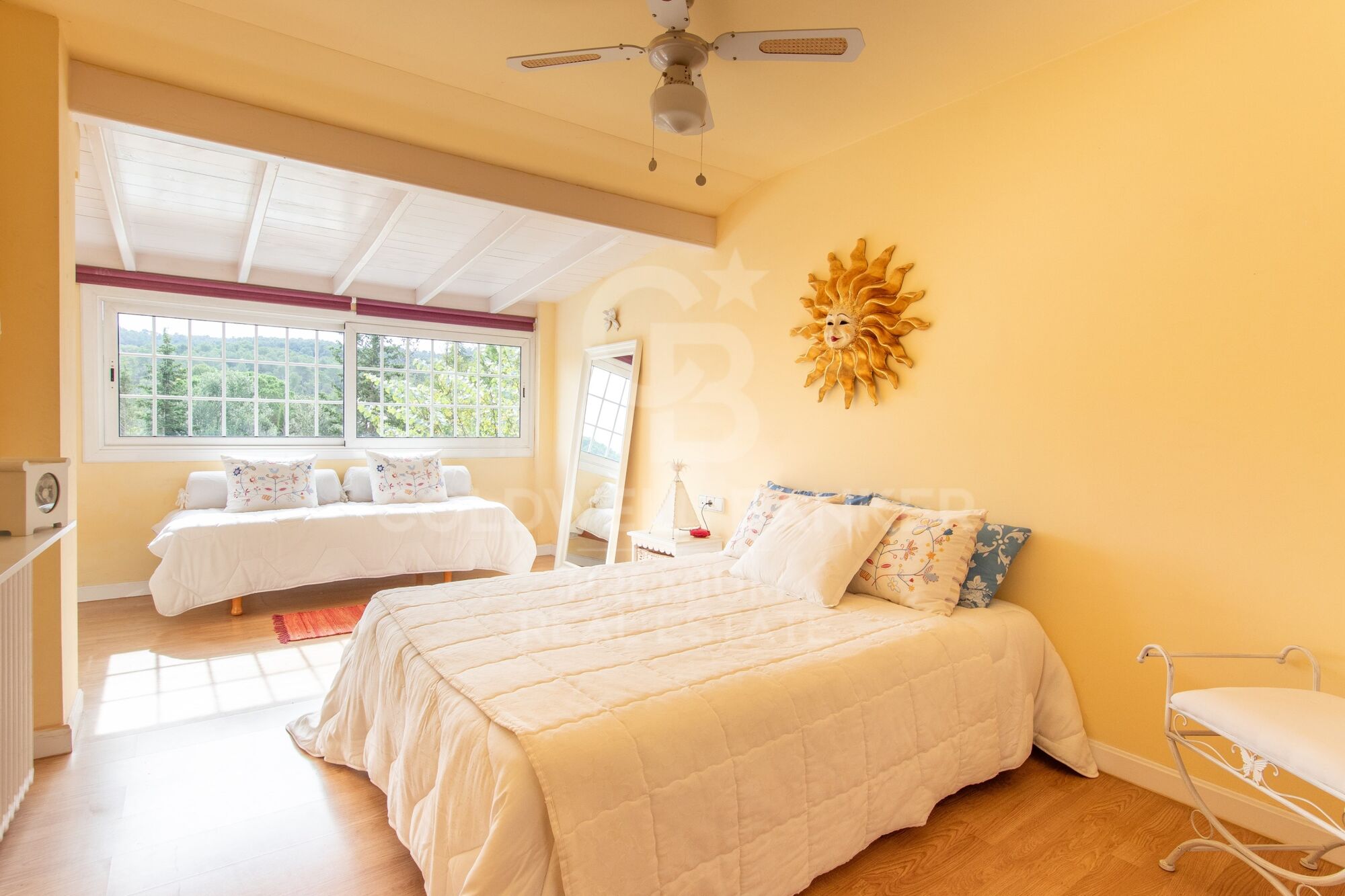 Spacious house with private garden in excellent location Valldoreix