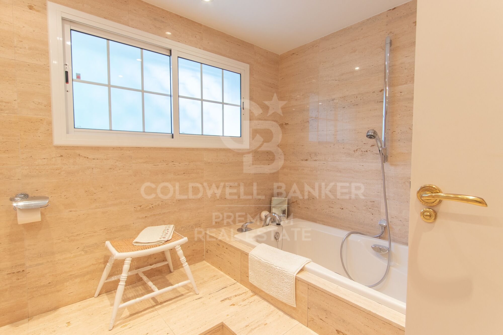 Spacious house with private garden in excellent location Valldoreix