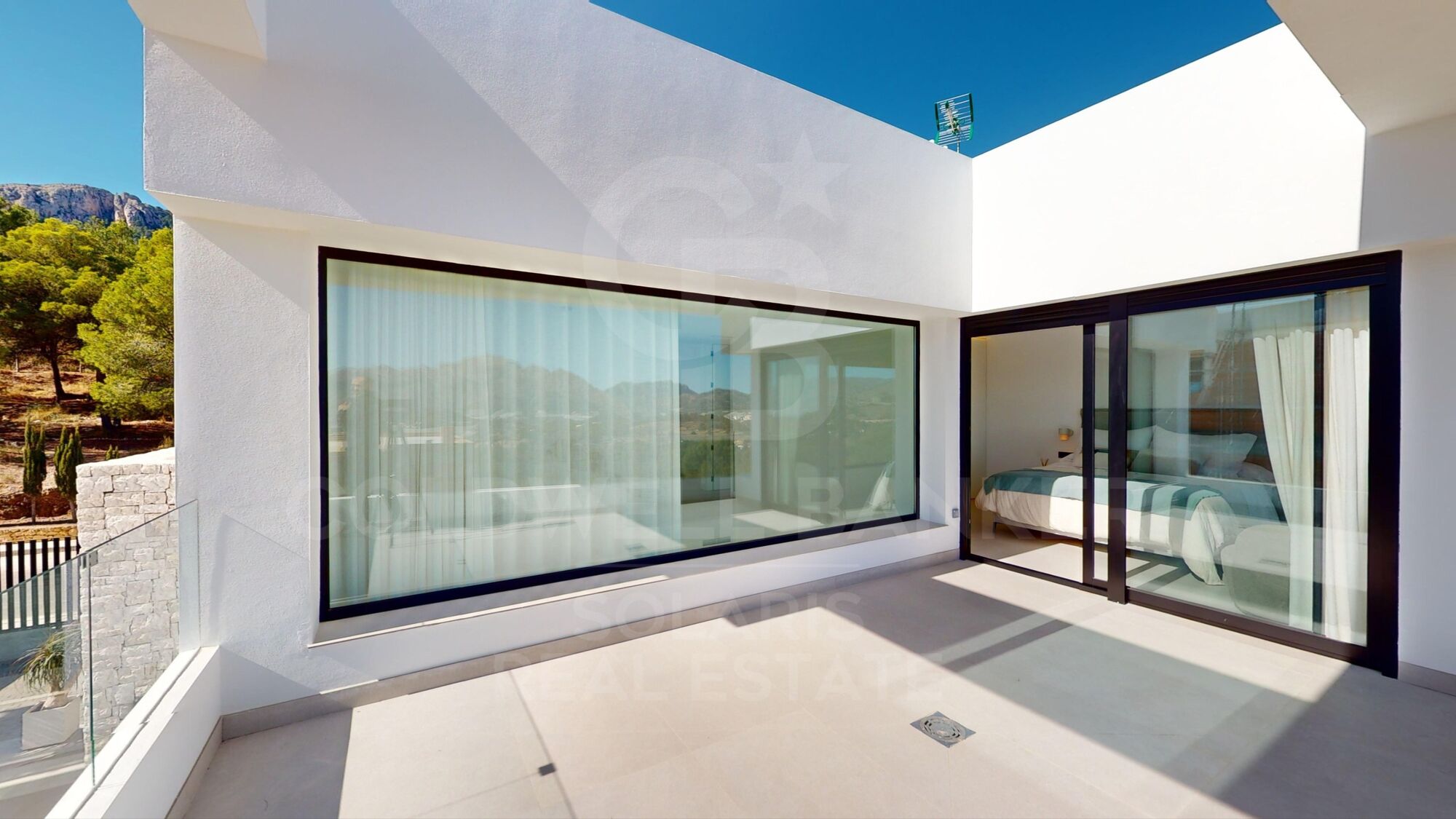 Villas de Ponoig, exclusive complex with sea and mountain views.