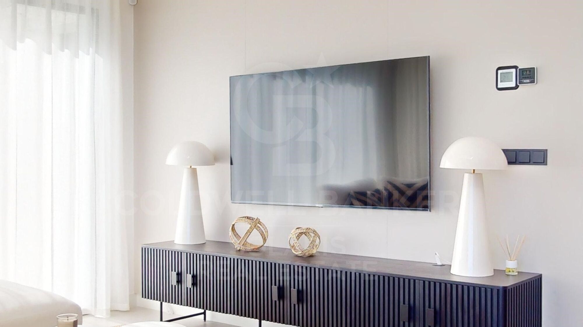 Nueva Villa de Ponoig, exclusivo complejo con vistas al mar y montaña.