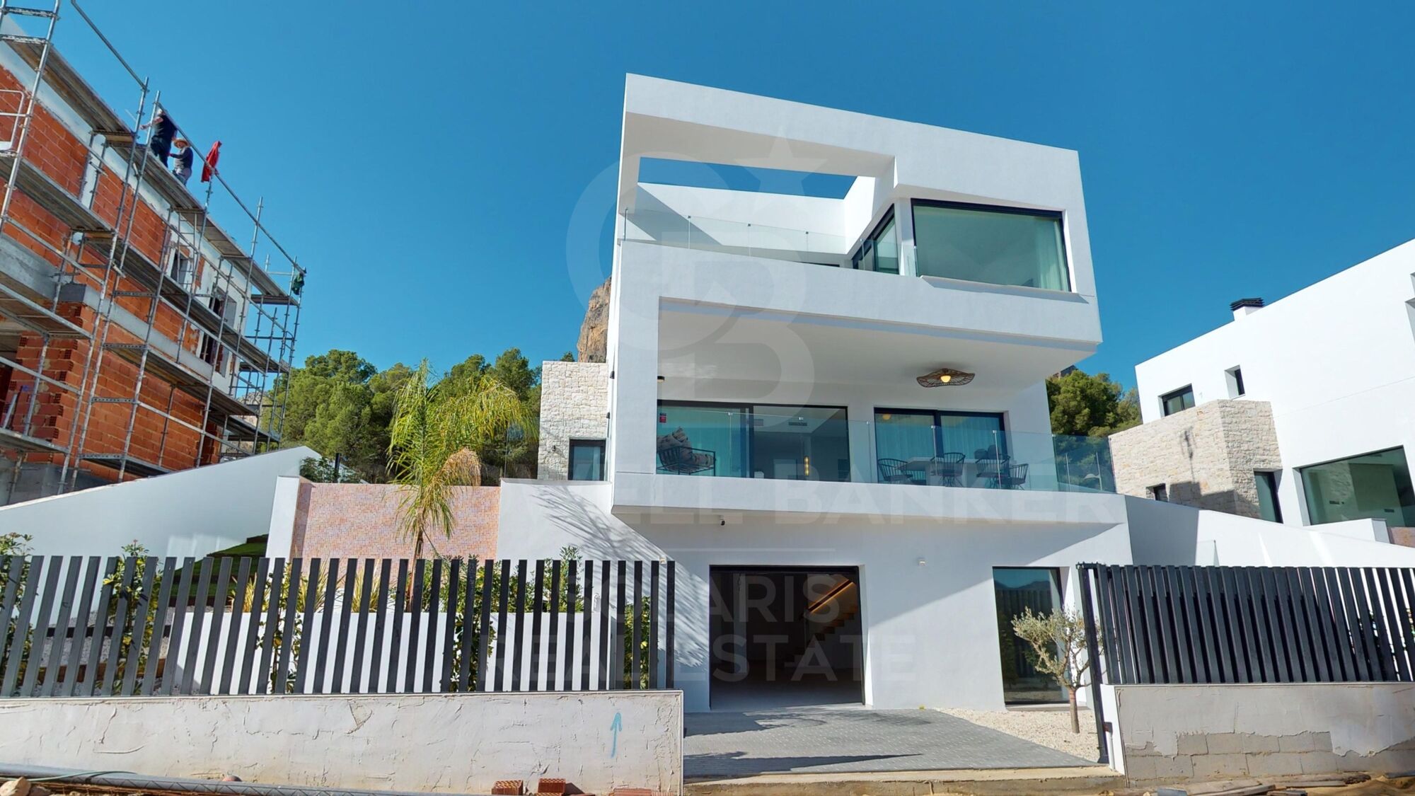 Villas de Ponoig, exclusive complex with sea and mountain views.