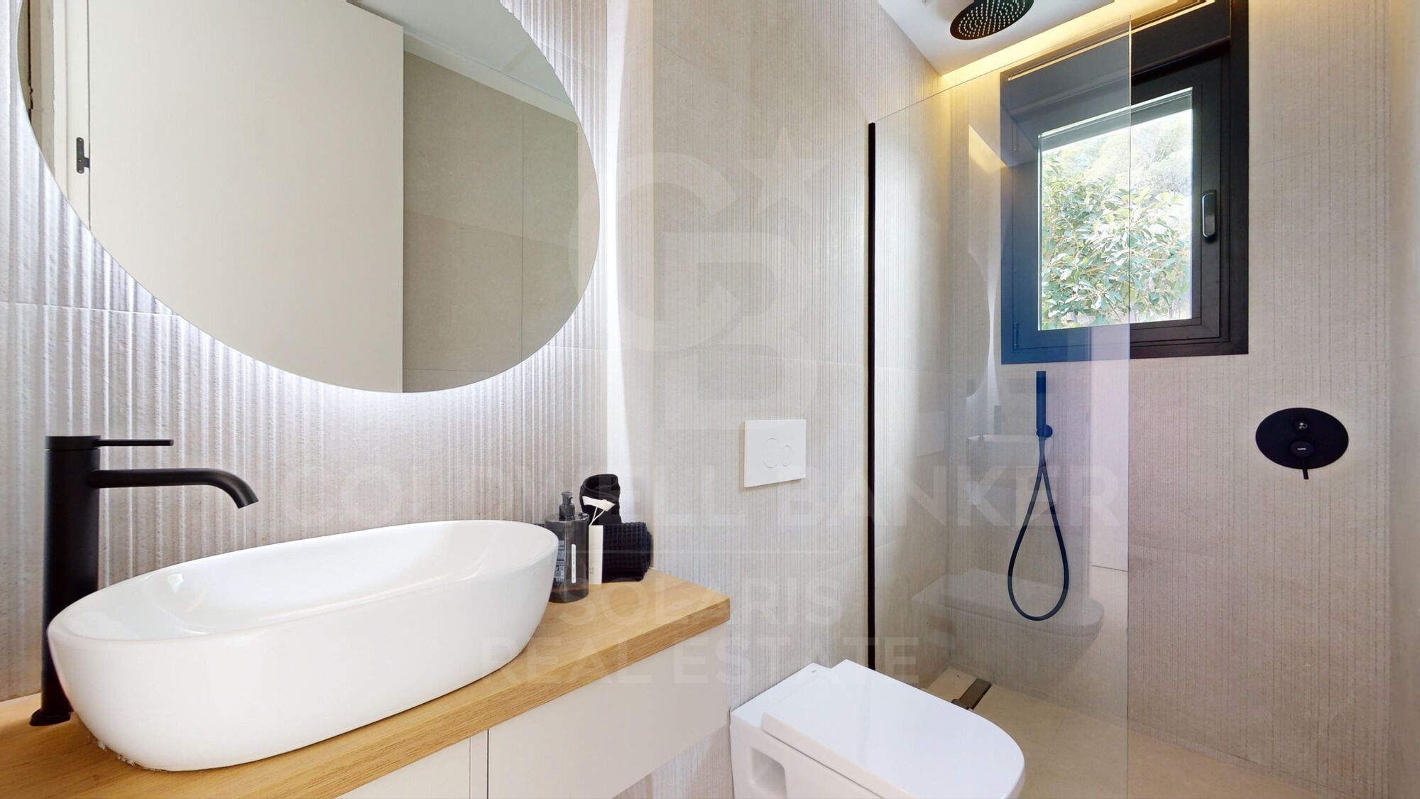 Villas de Ponoig, exclusive complex with sea and mountain views.