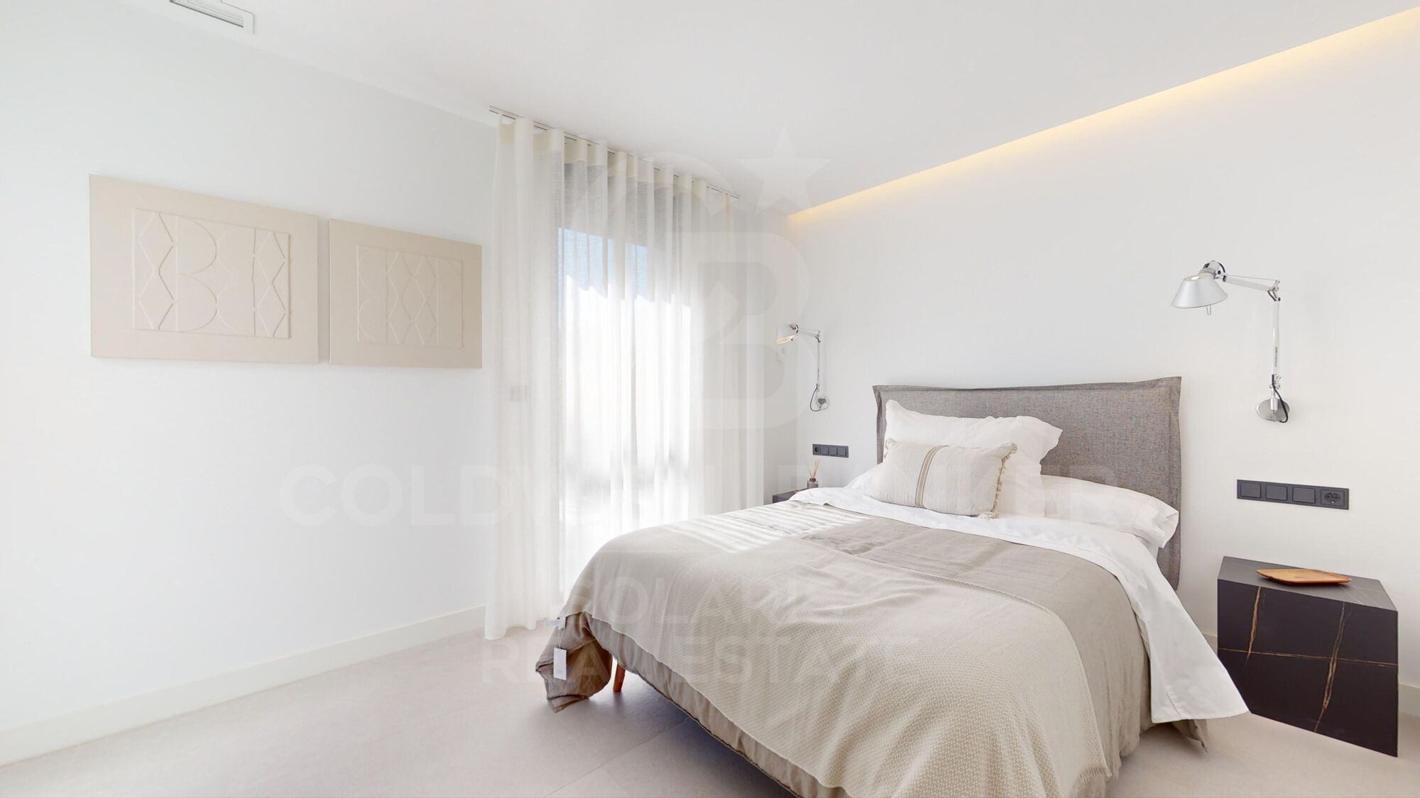 Villas de Ponoig, exclusive complex with sea and mountain views.