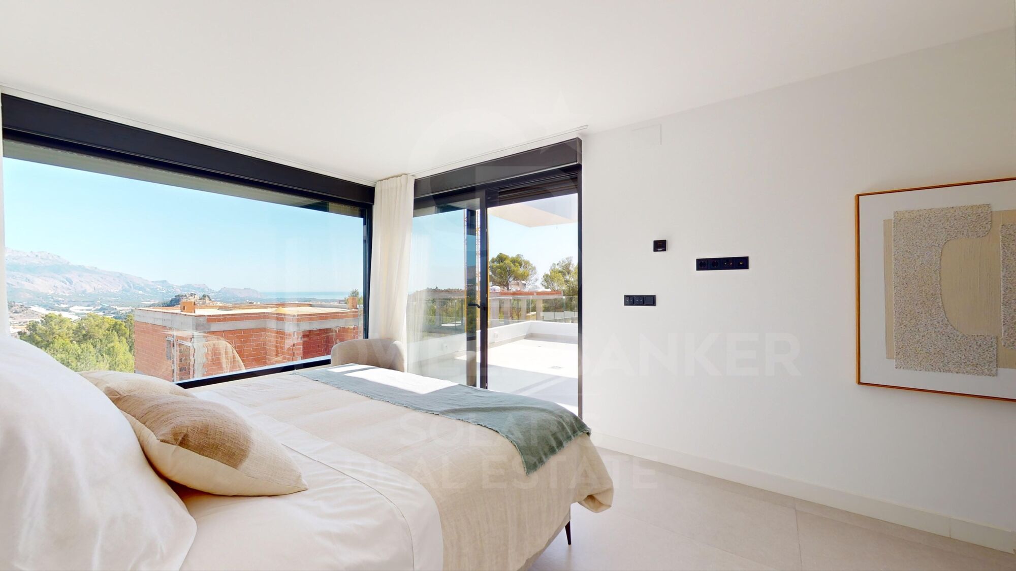 Villas de Ponoig, exclusive complex with sea and mountain views.