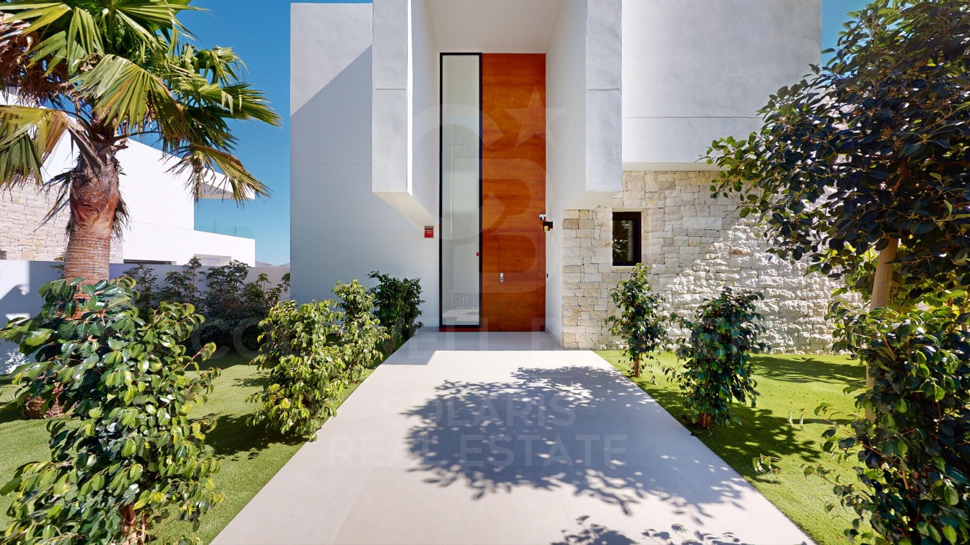 Nueva Villa de Ponoig, exclusivo complejo con vistas al mar y montaña.