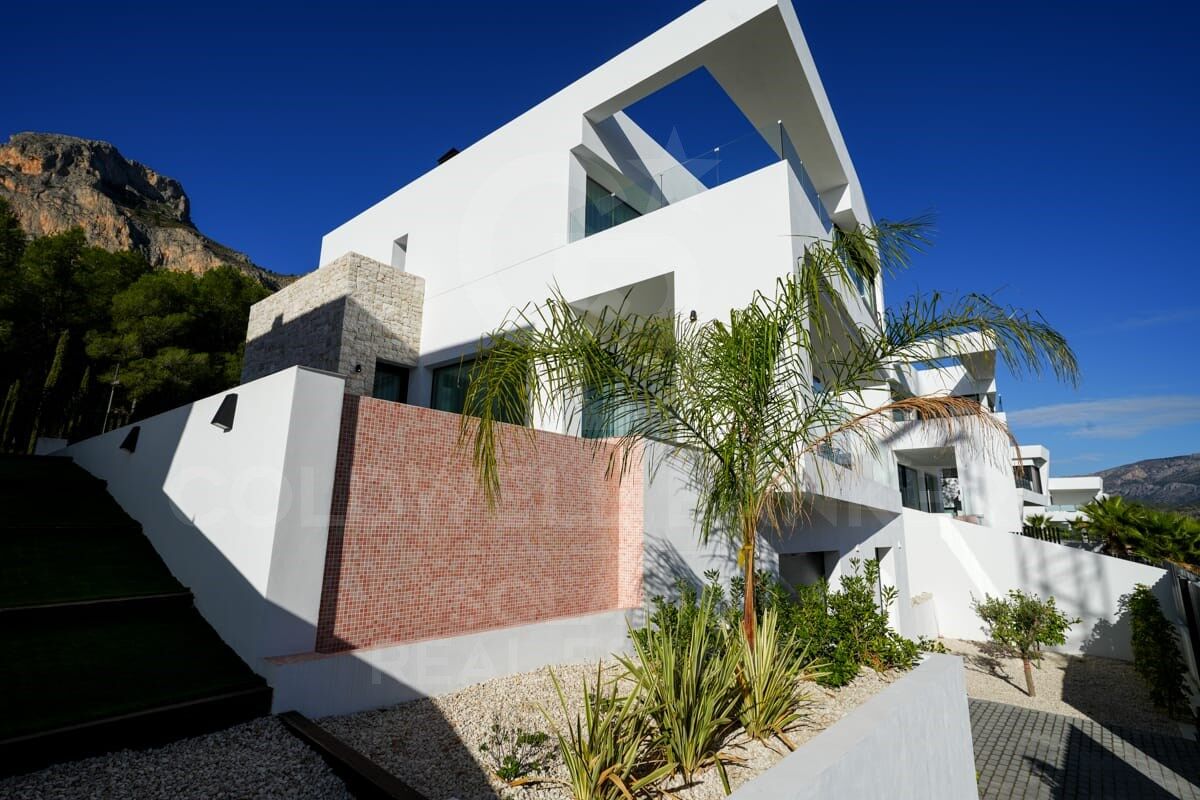 Villas de Ponoig, exklusiver Komplex mit Meer- und Bergblick.