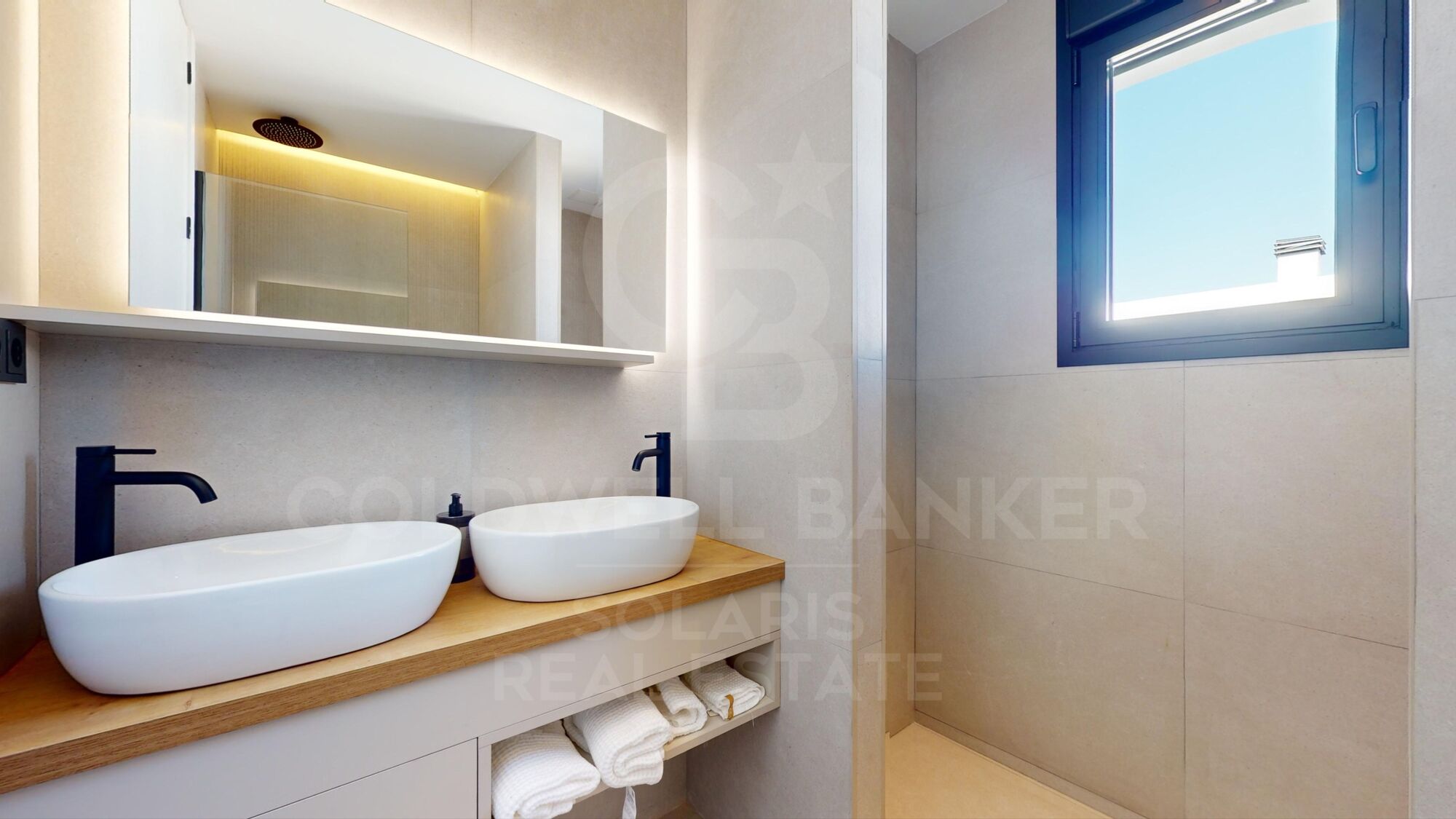 Nueva Villa de Ponoig, exclusivo complejo con vistas al mar y montaña.
