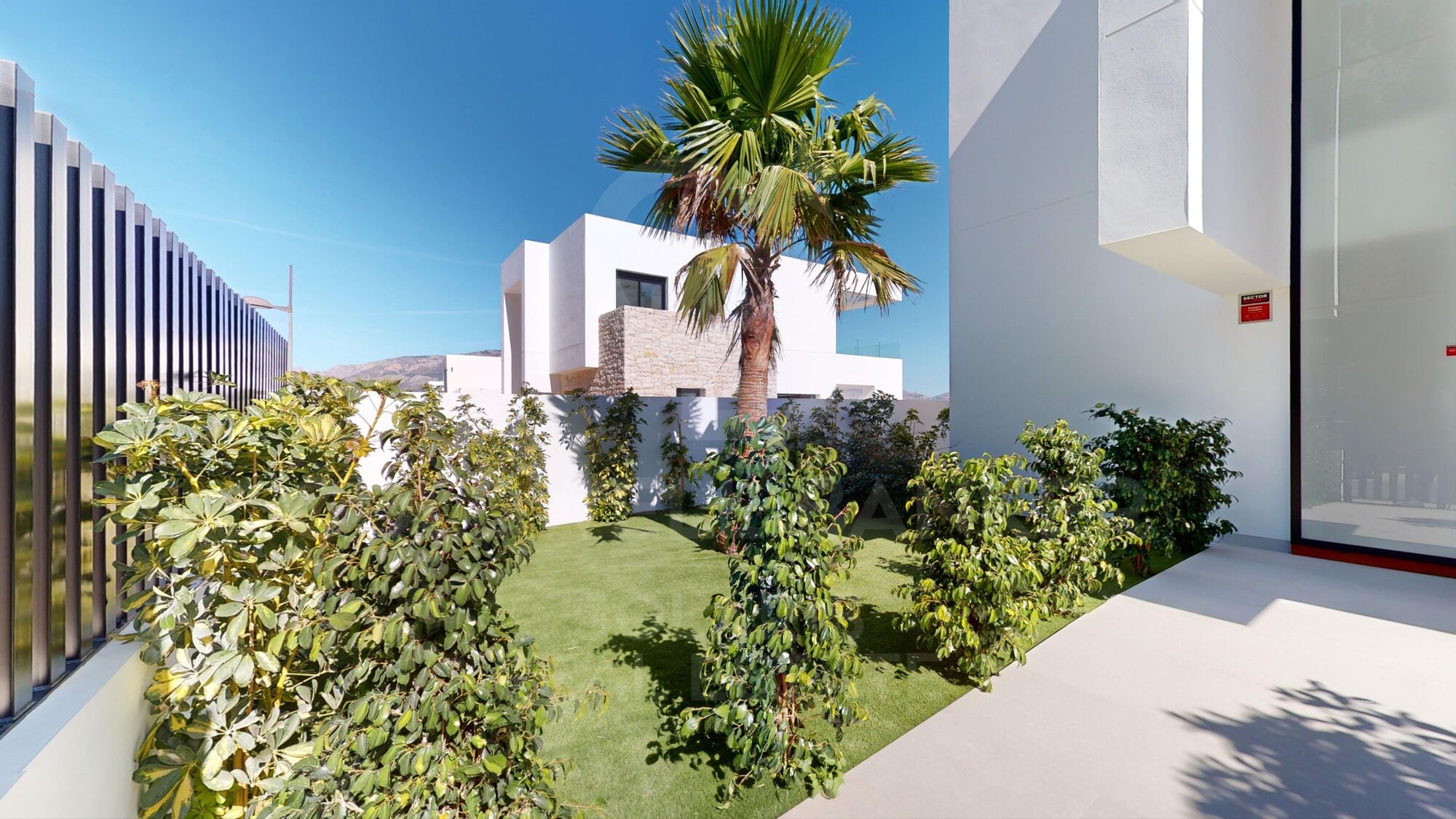 Nueva Villa de Ponoig, exclusivo complejo con vistas al mar y montaña.