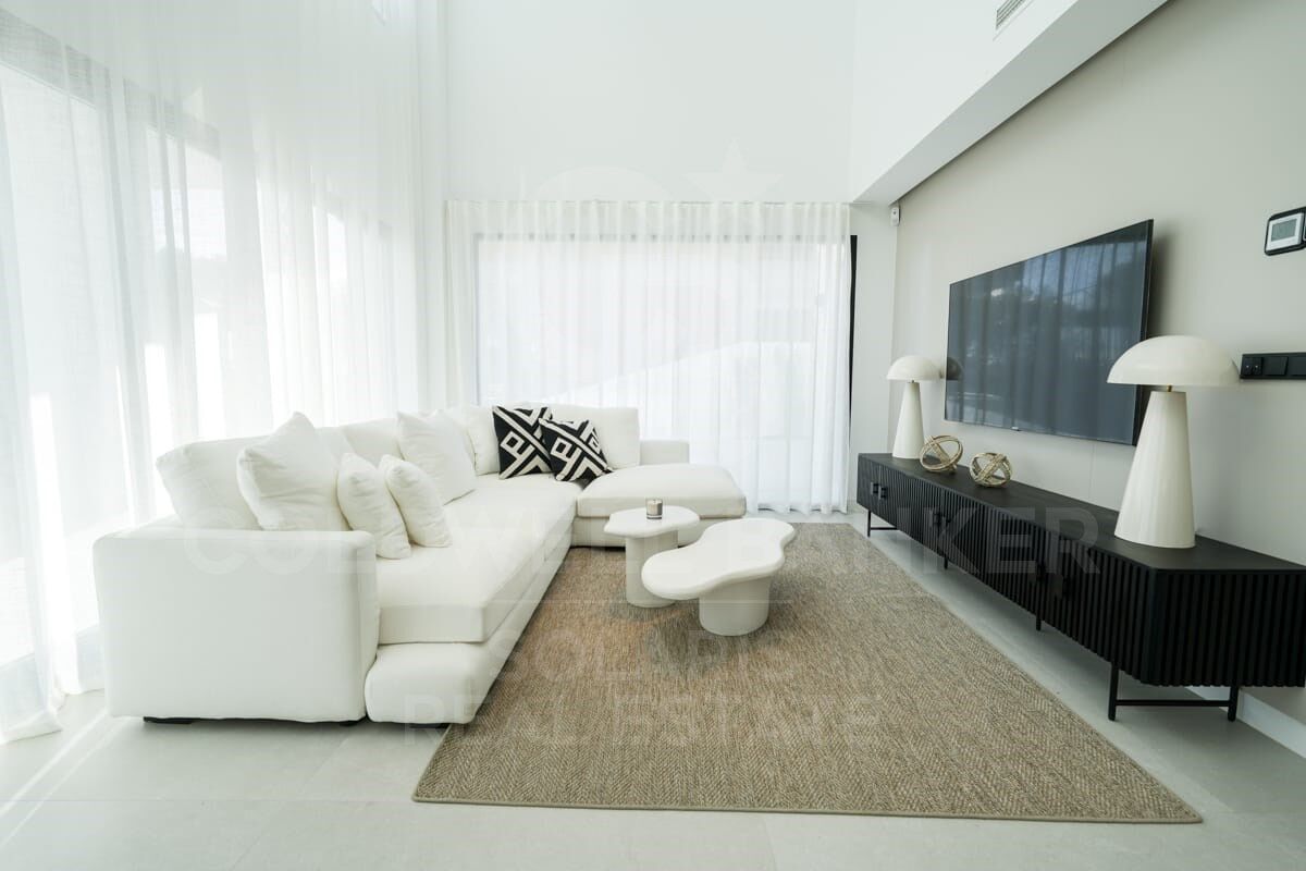 Villas de Ponoig, exclusive complex with sea and mountain views.
