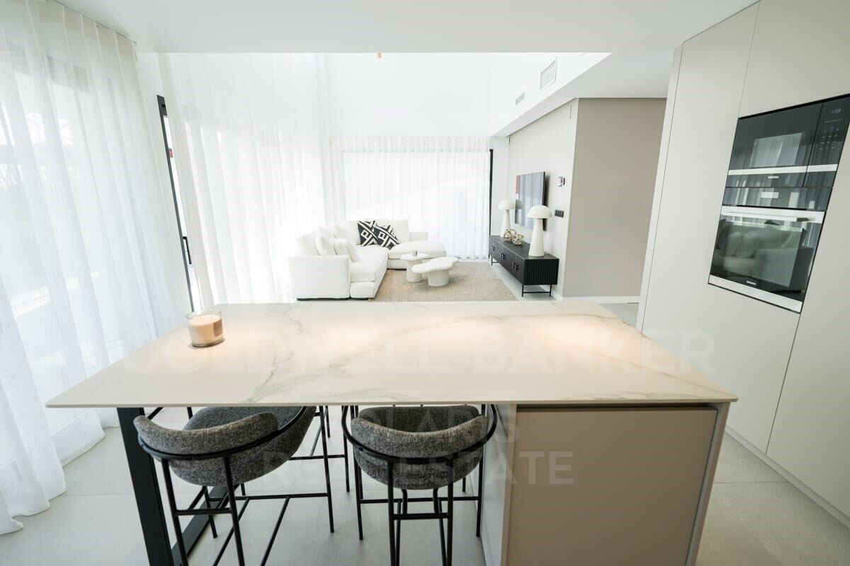 Villas de Ponoig, exclusive complex with sea and mountain views.