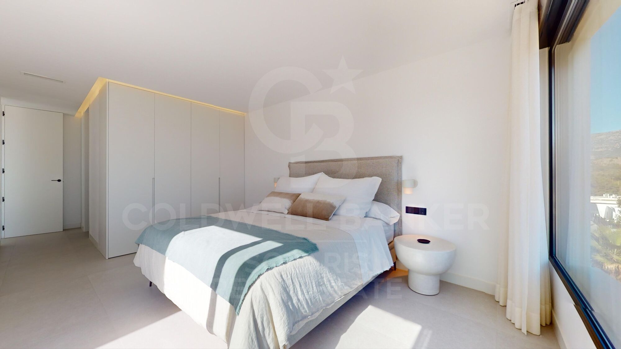 Villas de Ponoig, exclusive complex with sea and mountain views.