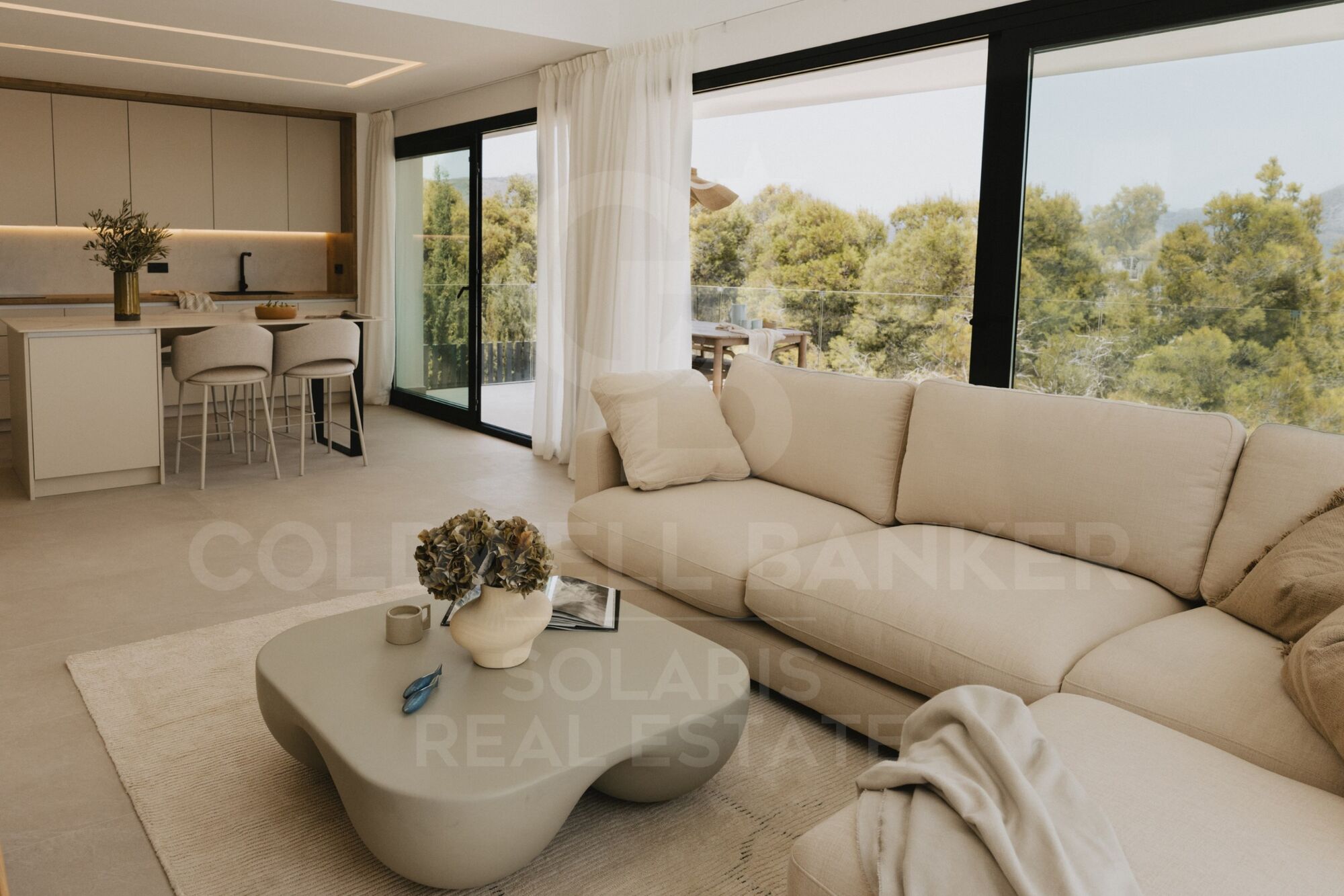 Nueva Villa de Ponoig, exclusivo complejo con vistas al mar y montaña.