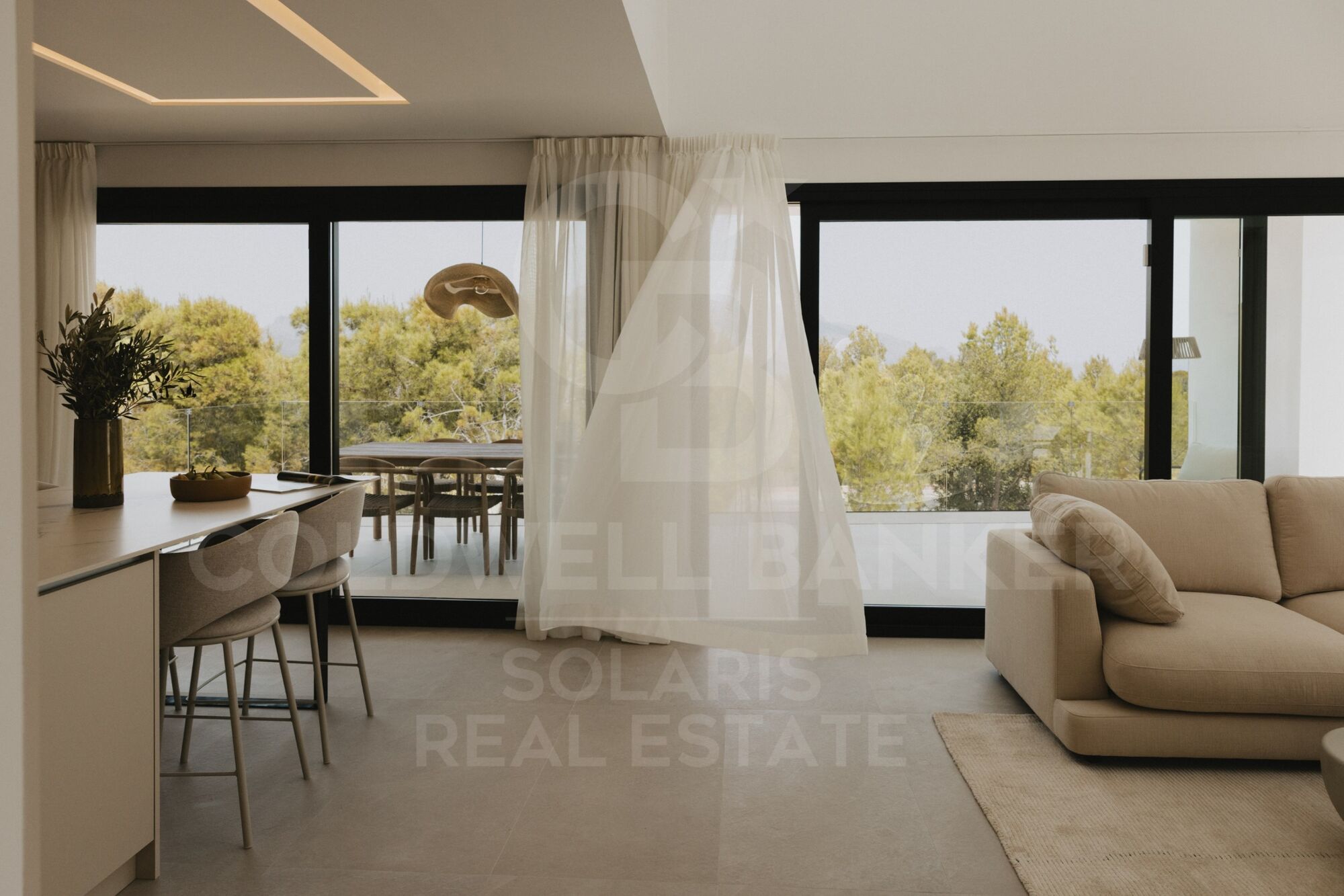 Nueva Villa de Ponoig, exclusivo complejo con vistas al mar y montaña.