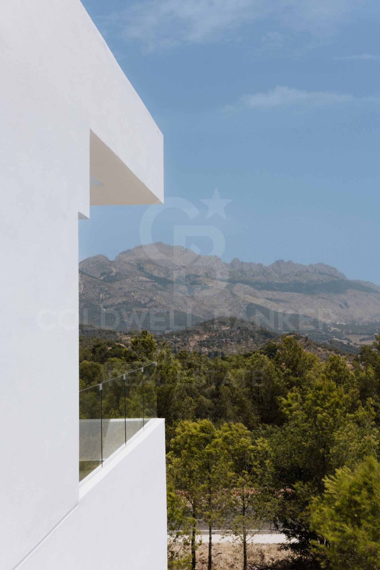 Nueva Villa de Ponoig, exclusivo complejo con vistas al mar y montaña.