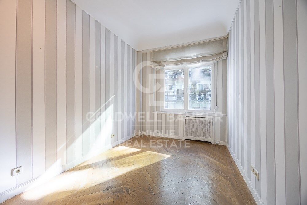 Exclusivo piso luminoso en el corazón del barrio de Castellana, Madrid