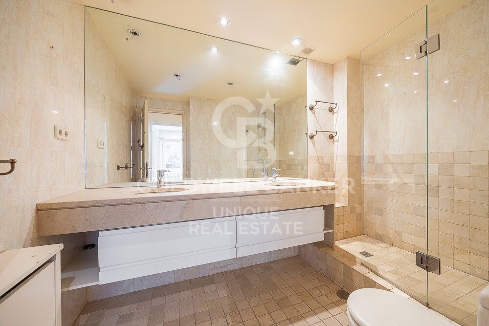 Exclusivo piso luminoso en el corazón del barrio de Castellana, Madrid