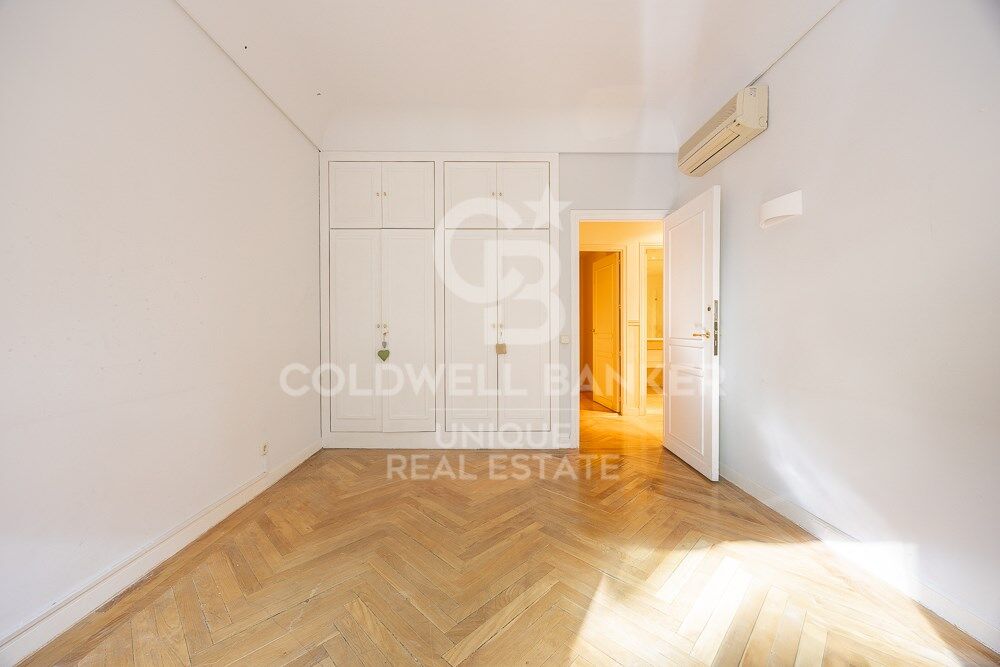 Exclusivo piso luminoso en el corazón del barrio de Castellana, Madrid