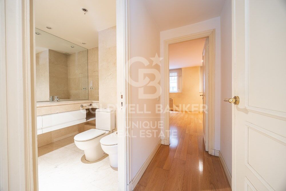 Exclusivo piso luminoso en el corazón del barrio de Castellana, Madrid