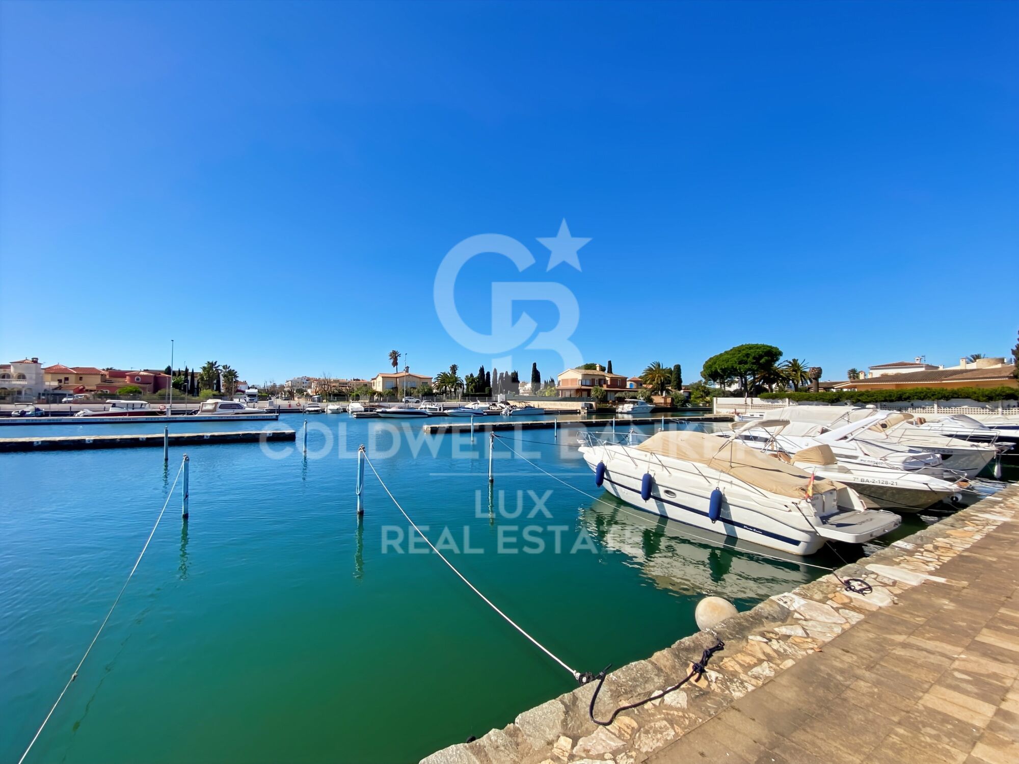 Haus mit Pool, Terrasse und Garage in Empuriabrava, Costa Brava