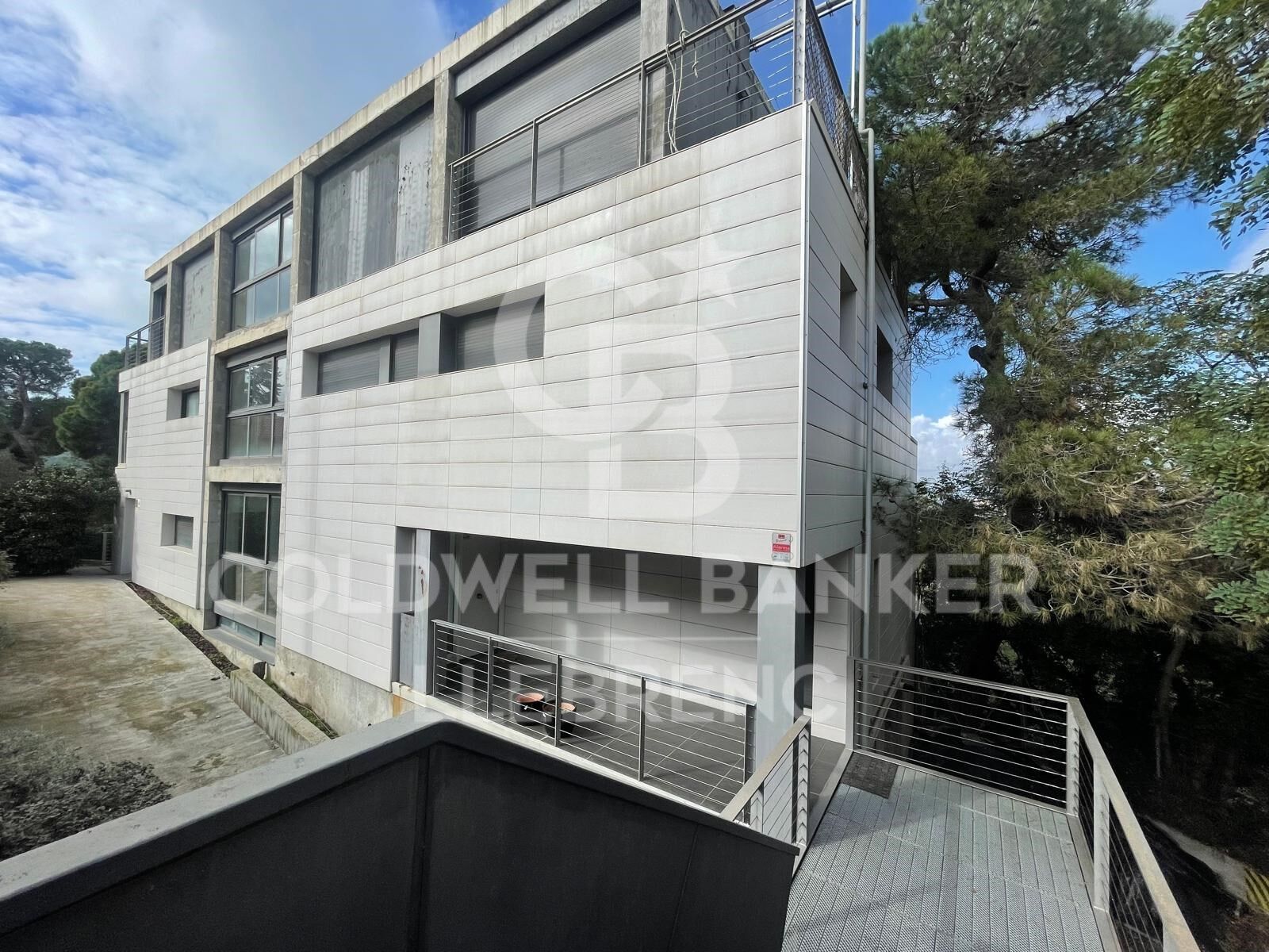 Wonderful Designer House with Garden and Pool for Rent in Vallvidrera