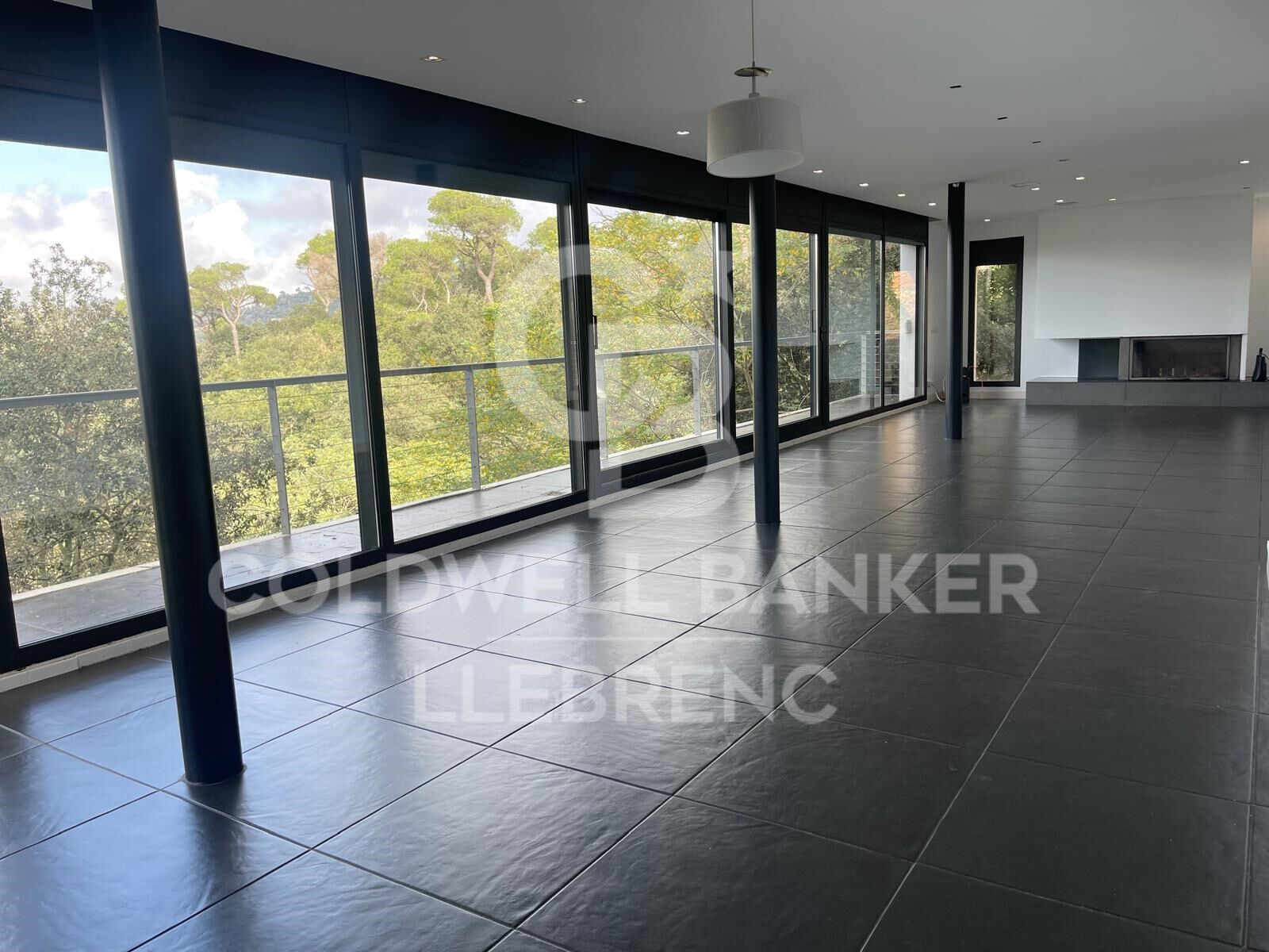 Wonderful Designer House with Garden and Pool for Rent in Vallvidrera